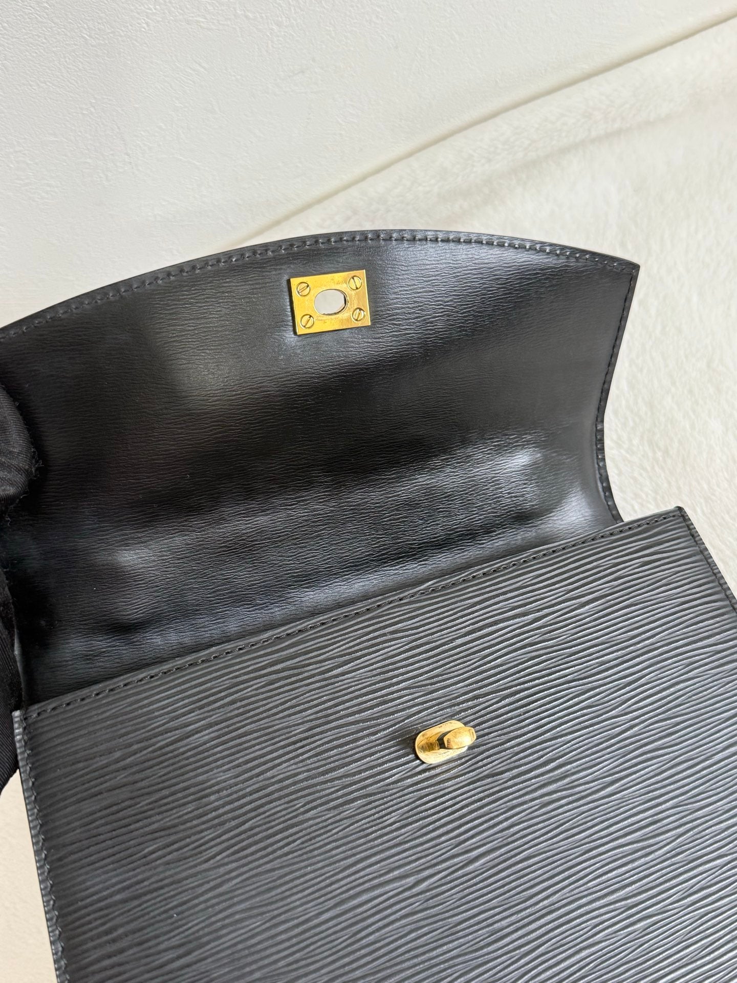 LOUIS VUITTON Epi Kelly Handbag