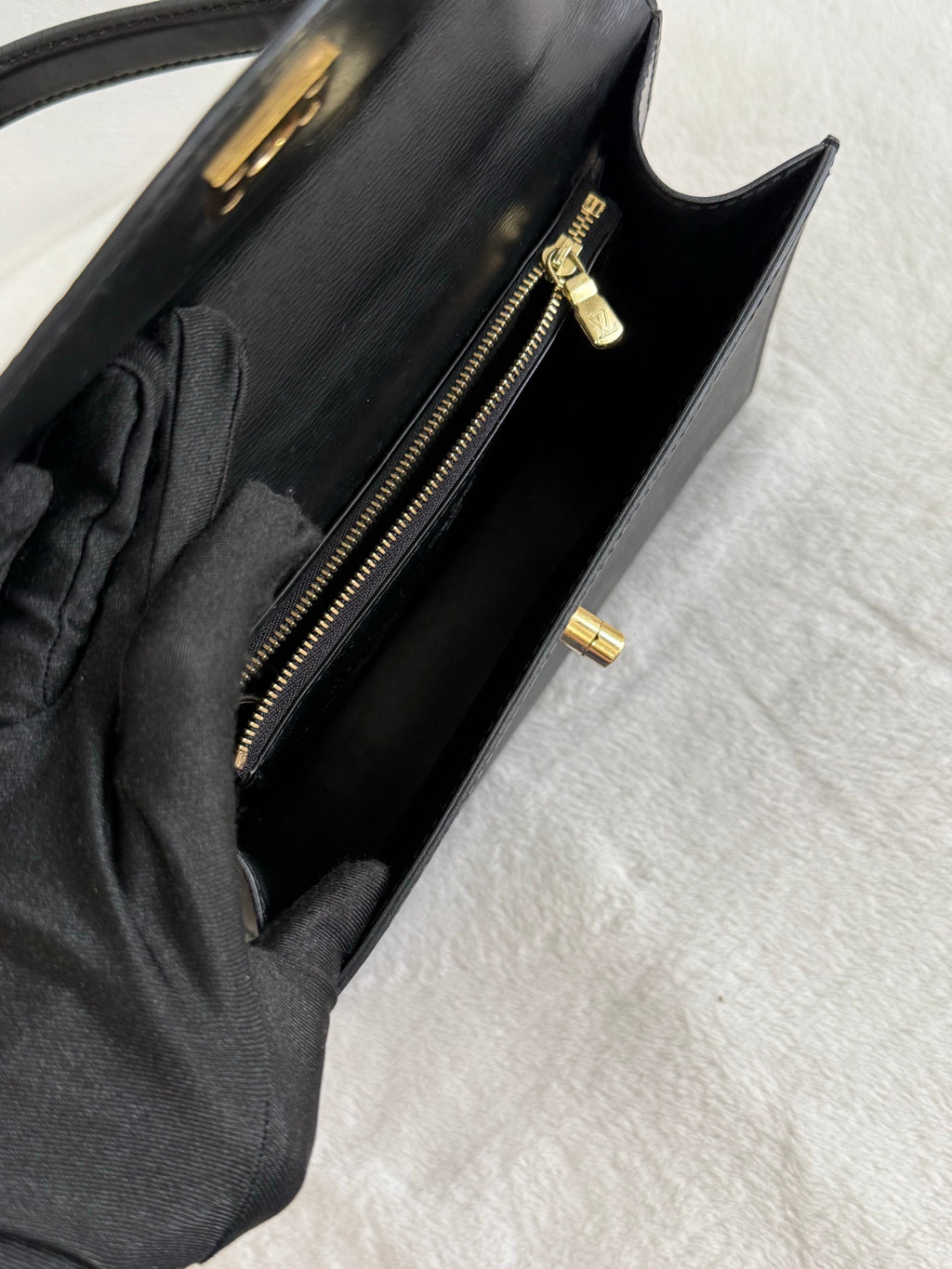 LOUIS VUITTON Epi Kelly Handbag