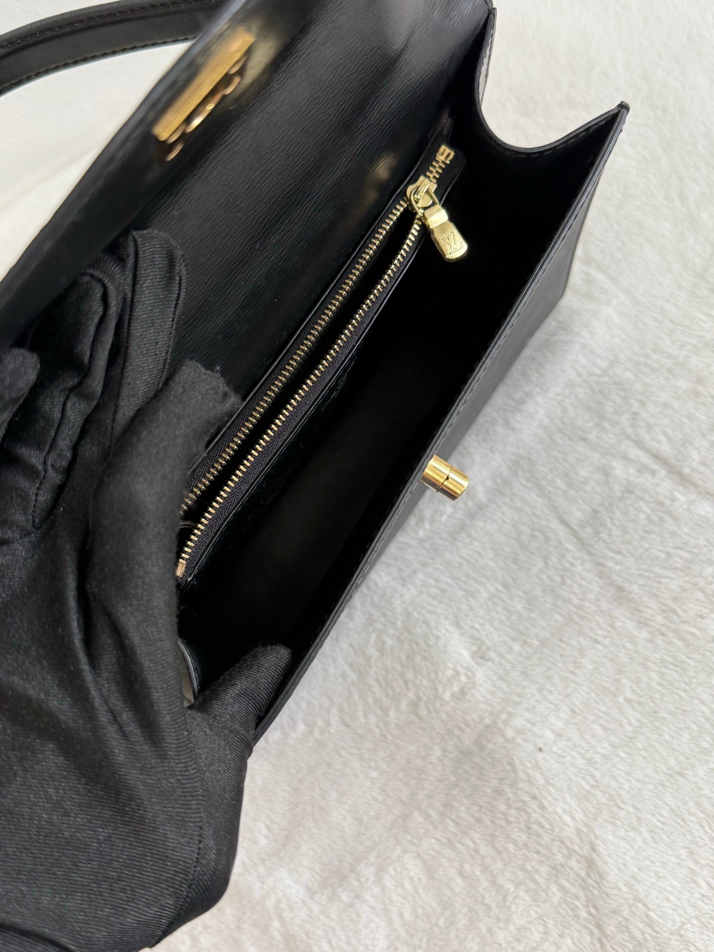 LOUIS VUITTON Epi Kelly Handbag