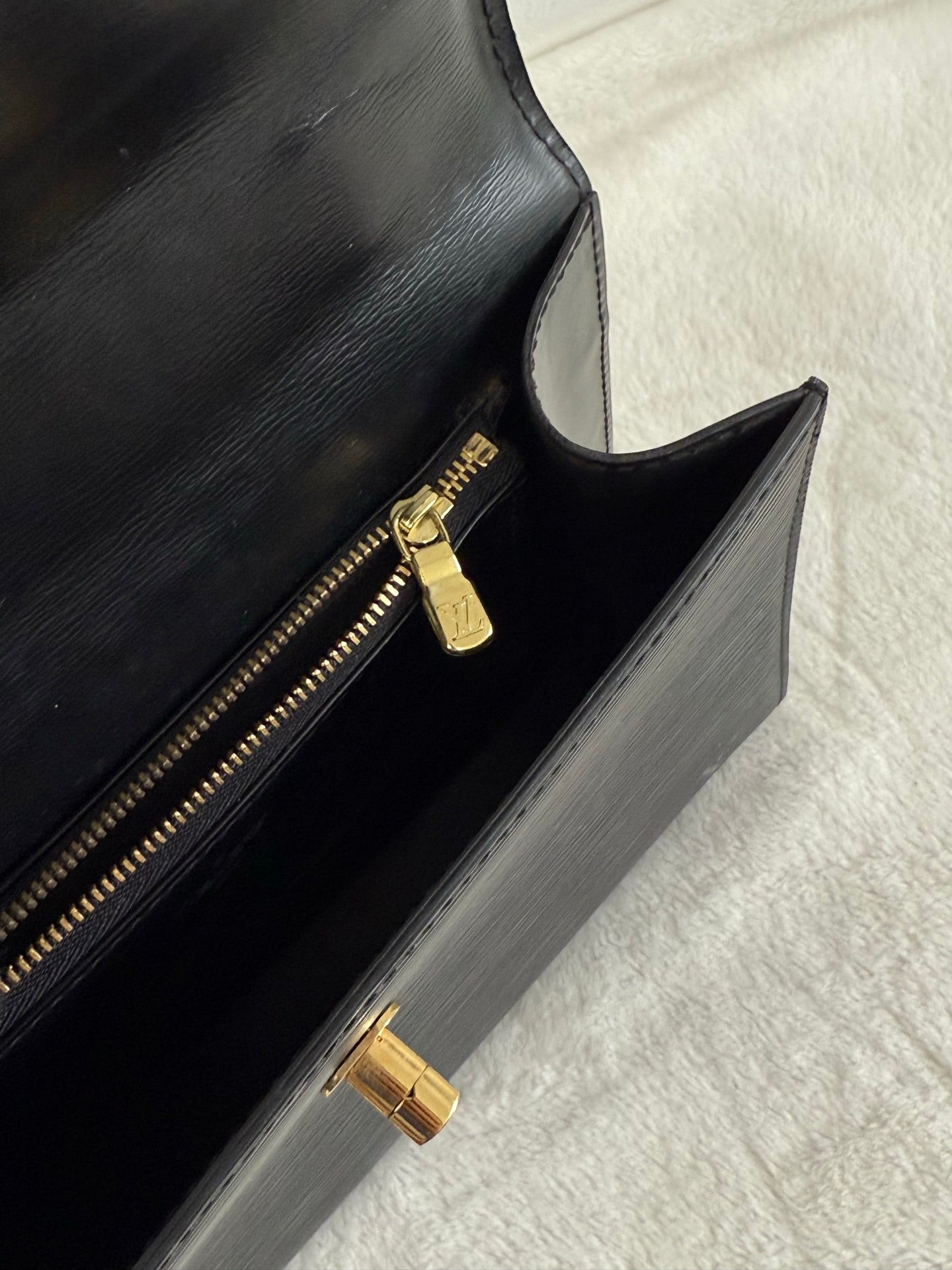 LOUIS VUITTON Epi Kelly Handbag