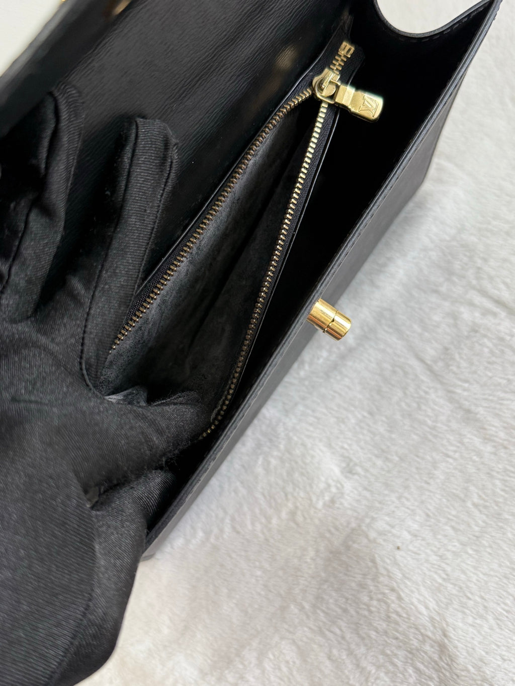 LOUIS VUITTON Epi Kelly Handbag