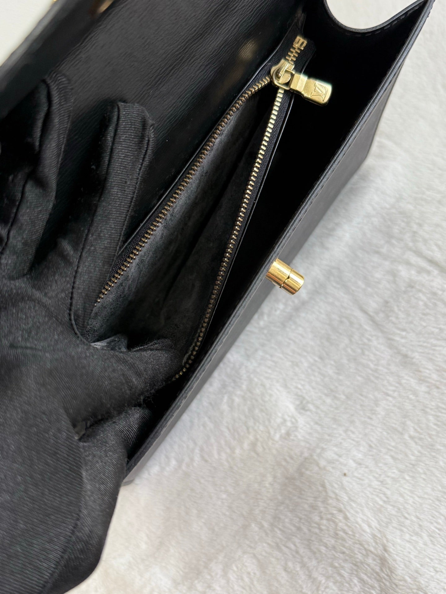 LOUIS VUITTON Epi Kelly Handbag