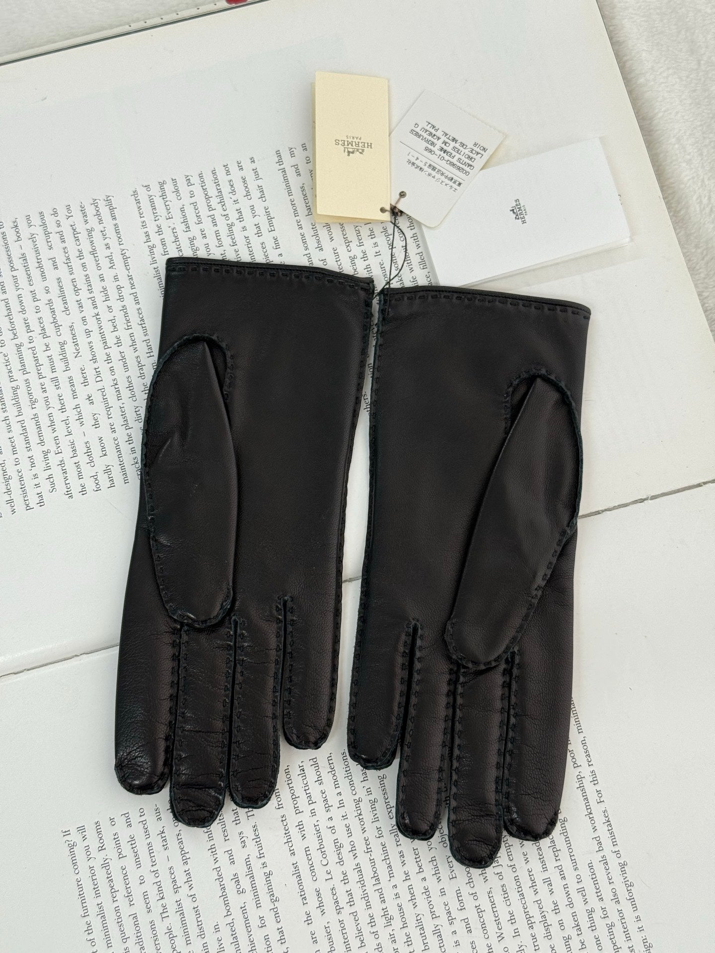HERMES Lambskin Gloves