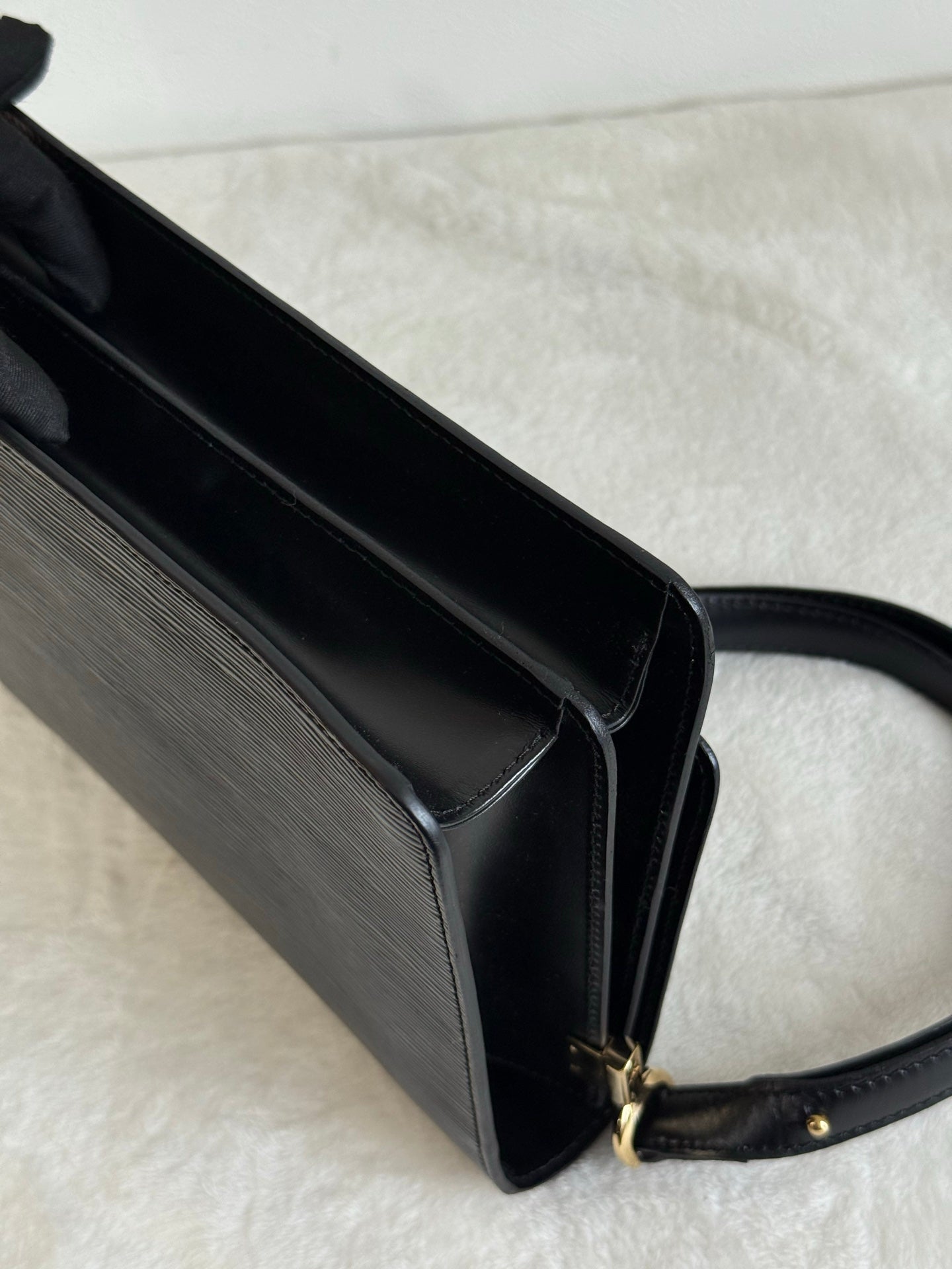 LOUIS VUITTON Epi Shoulder Bag