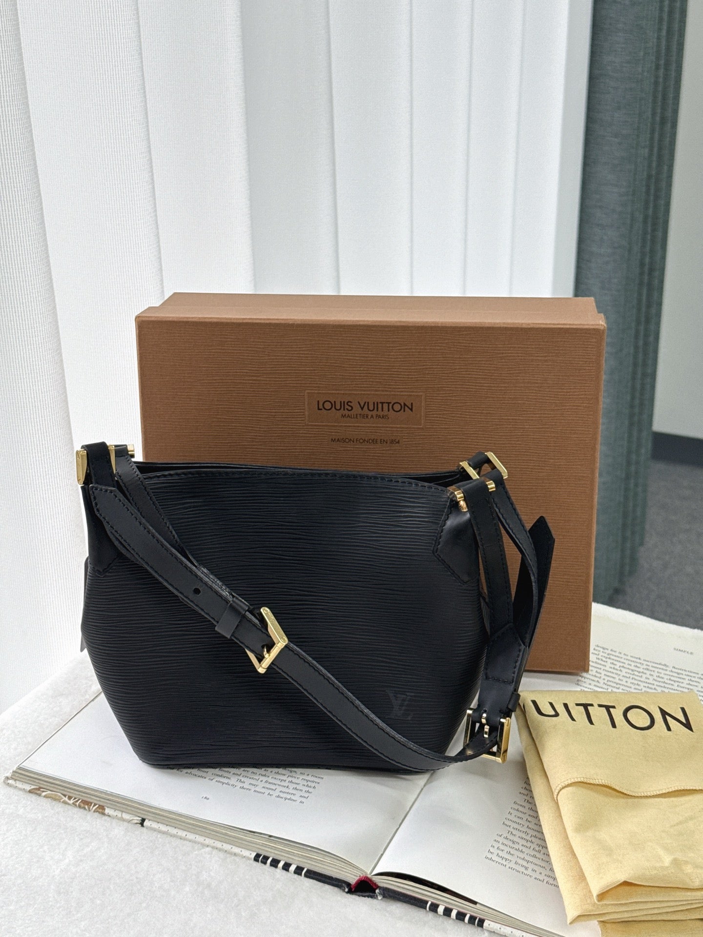 LOUIS VUITTON EPI shoulder bag