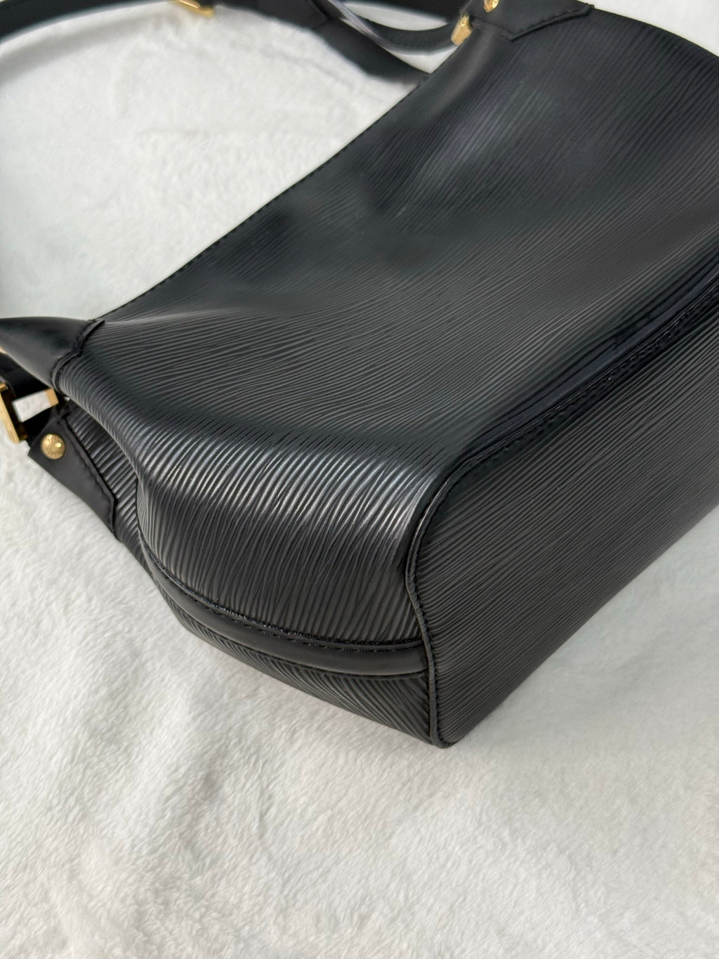 LOUIS VUITTON EPI shoulder bag