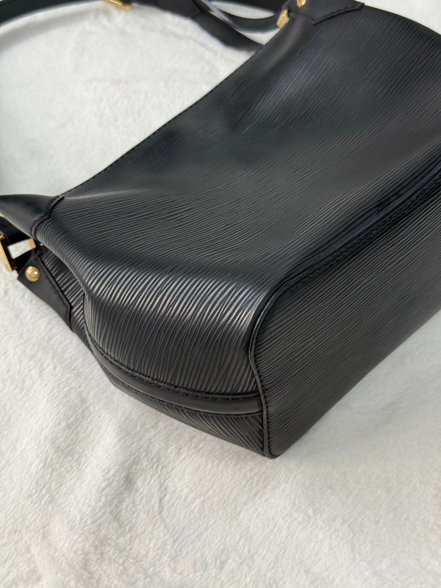 LOUIS VUITTON EPI shoulder bag