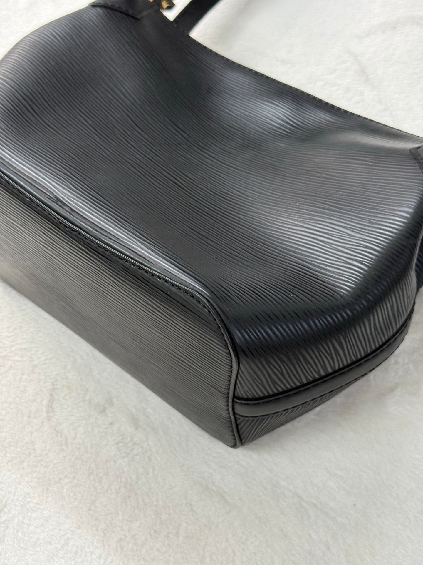LOUIS VUITTON EPI shoulder bag
