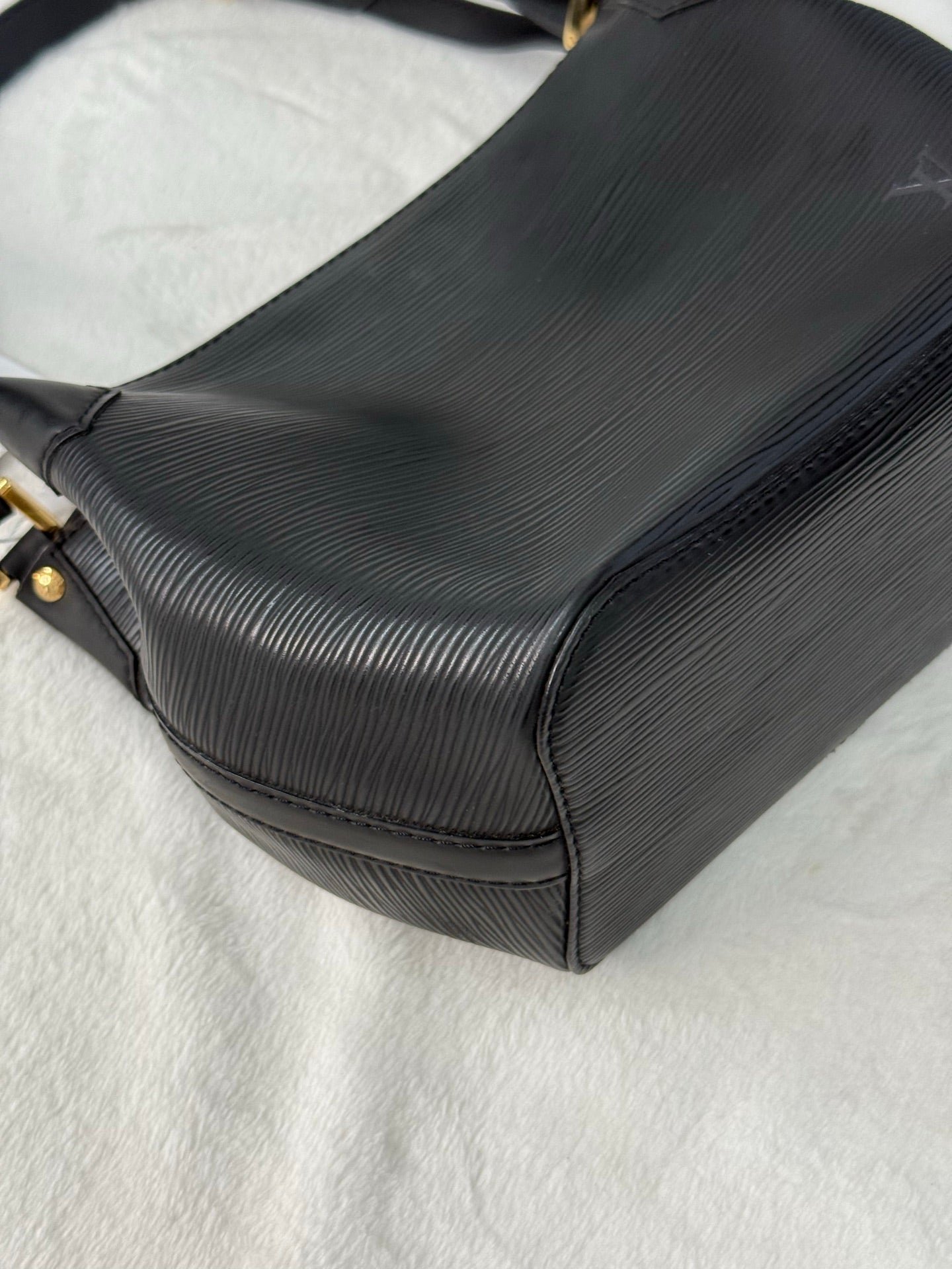 LOUIS VUITTON EPI shoulder bag