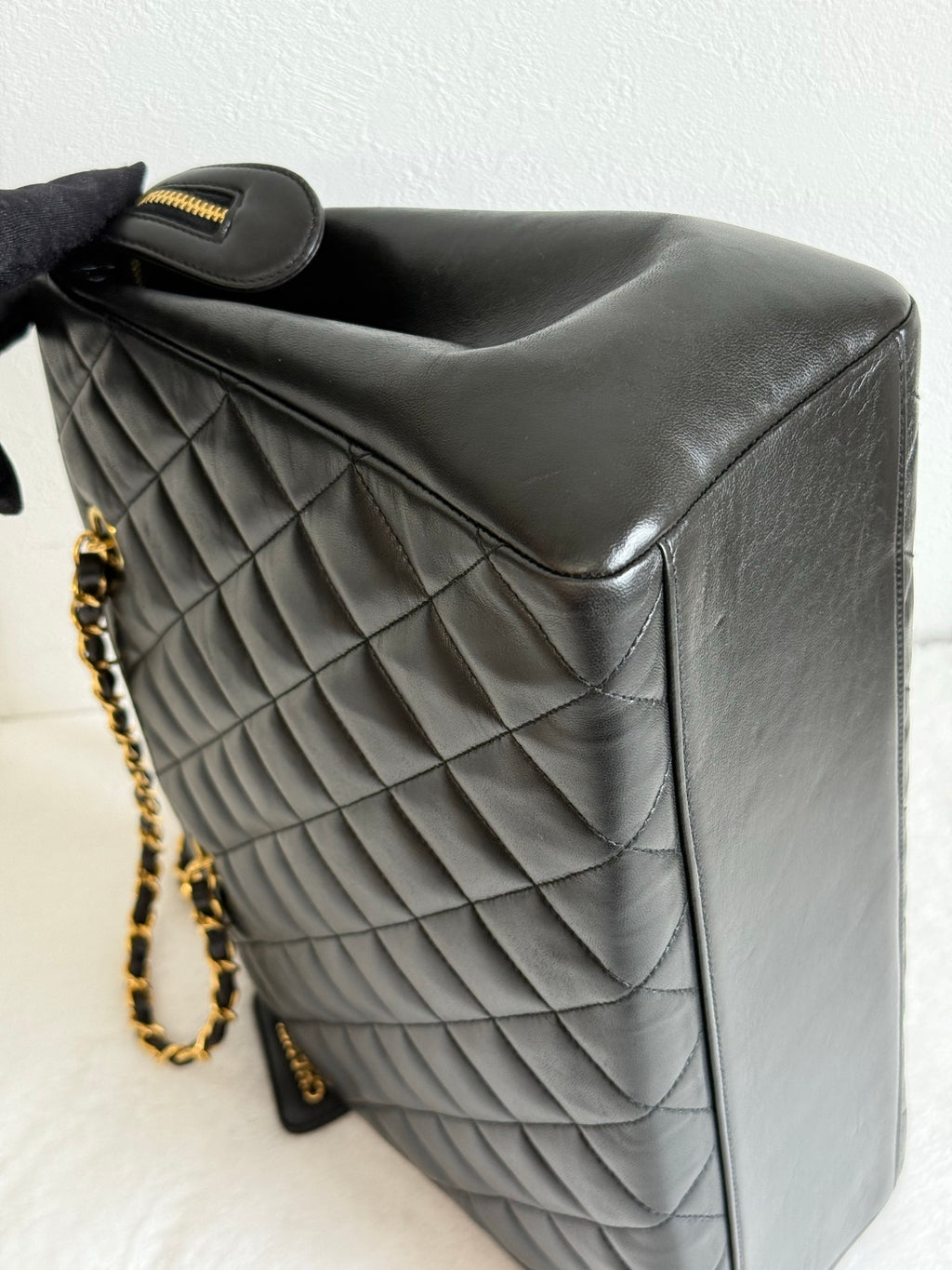 CHANEL Lambskin Quilted Chain Bag