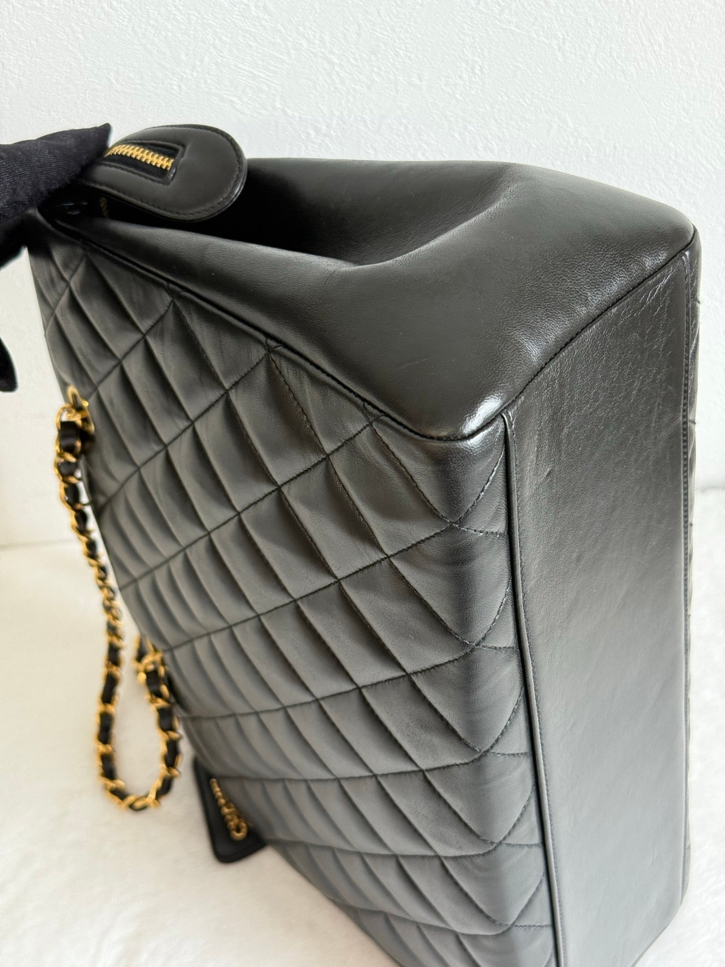CHANEL Lambskin Quilted Chain Bag