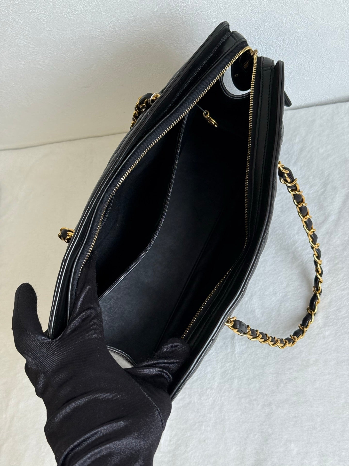 CHANEL Lambskin Quilted Chain Bag