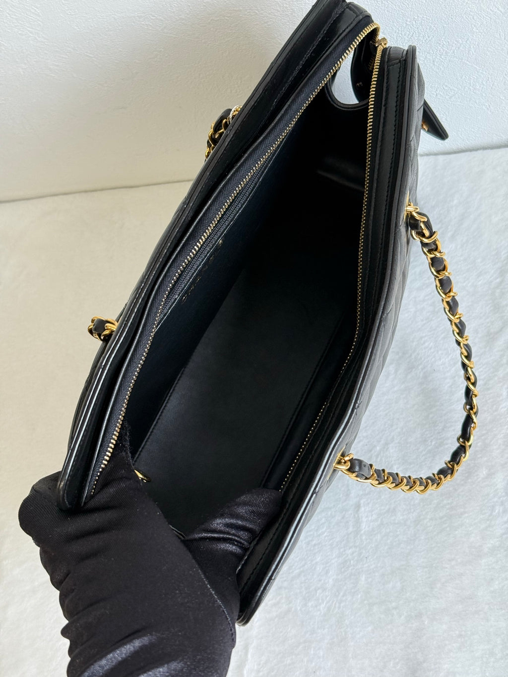 CHANEL Lambskin Quilted Chain Bag