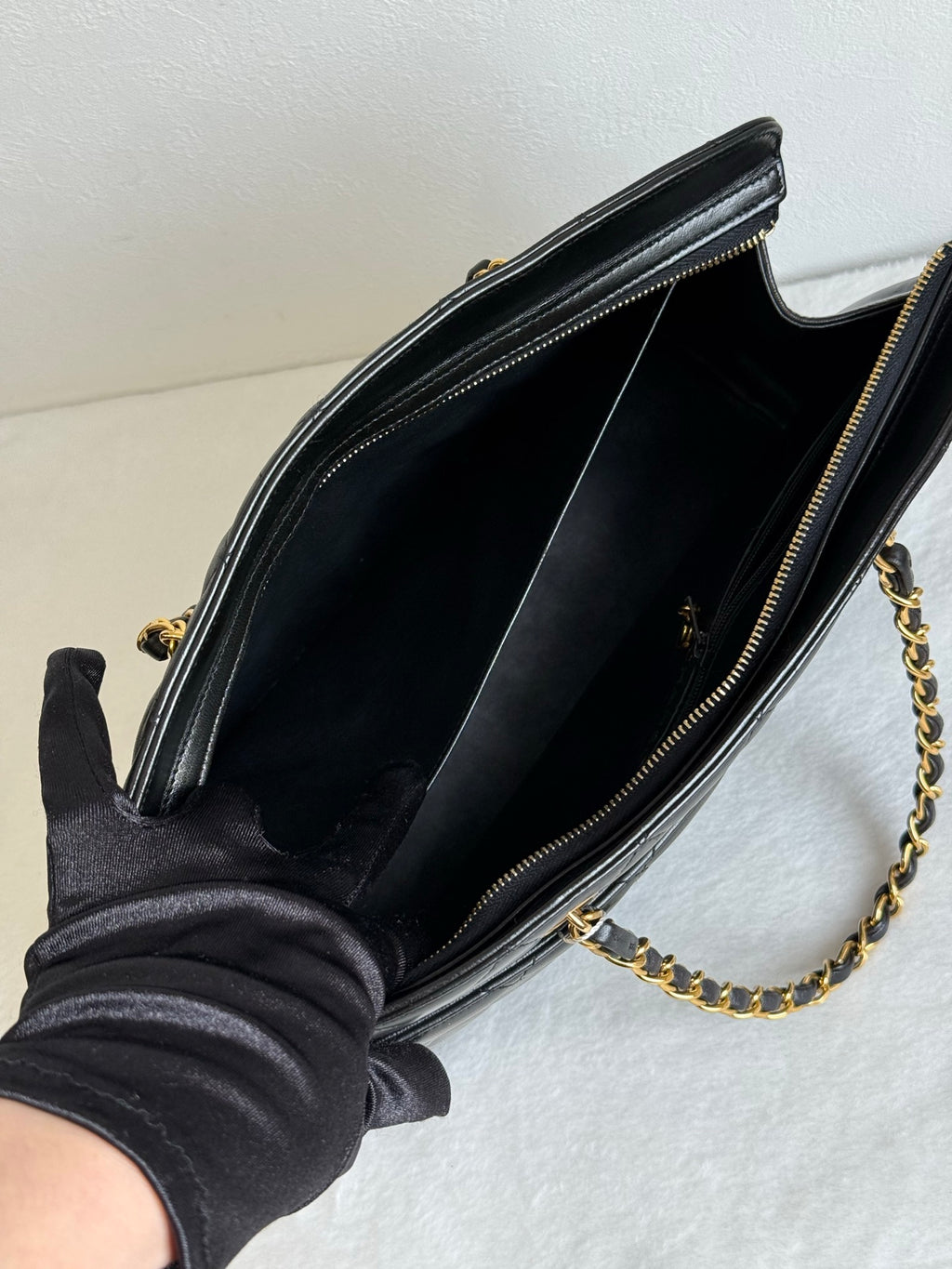 CHANEL Lambskin Quilted Chain Bag