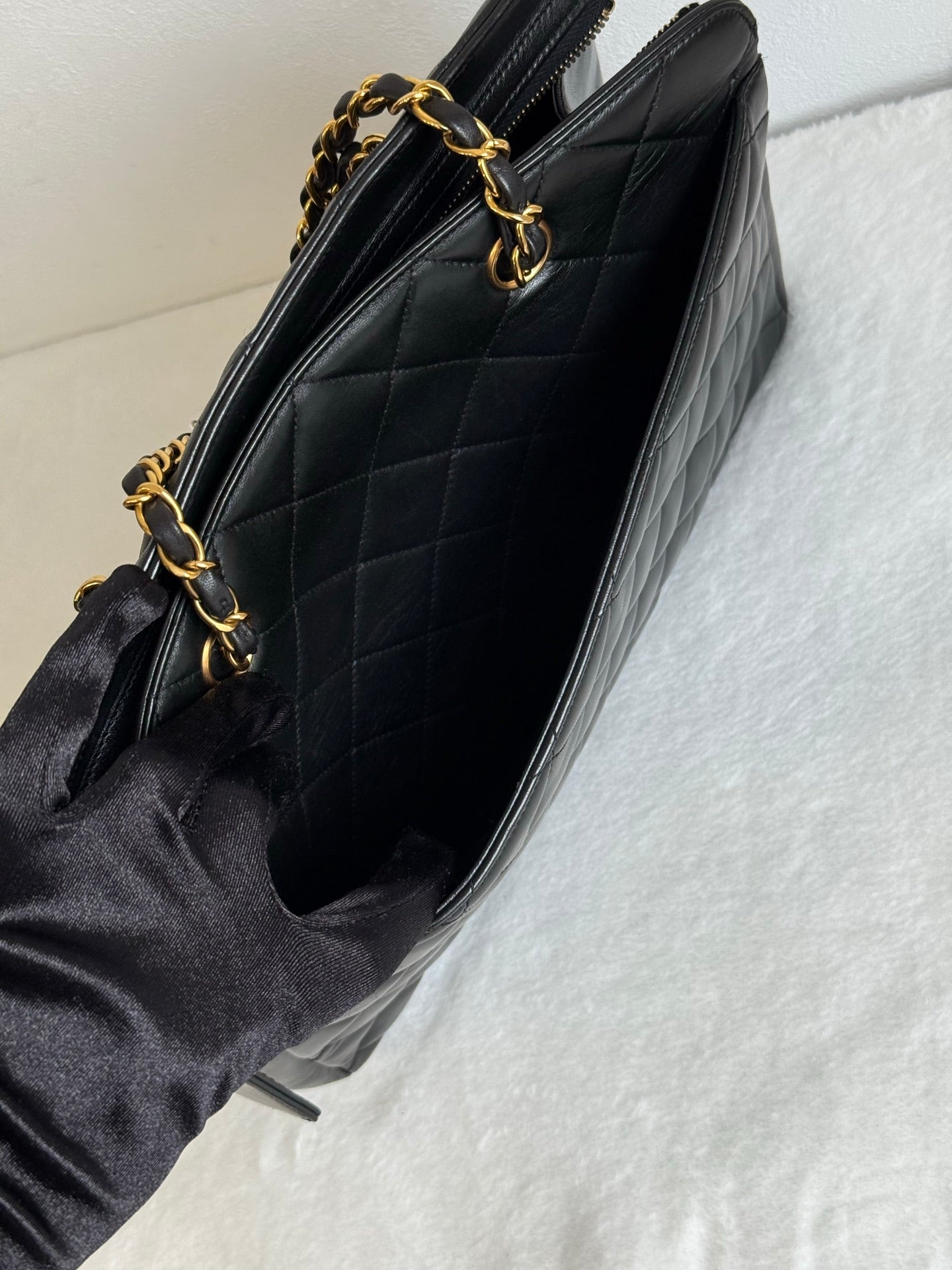 CHANEL Lambskin Quilted Chain Bag
