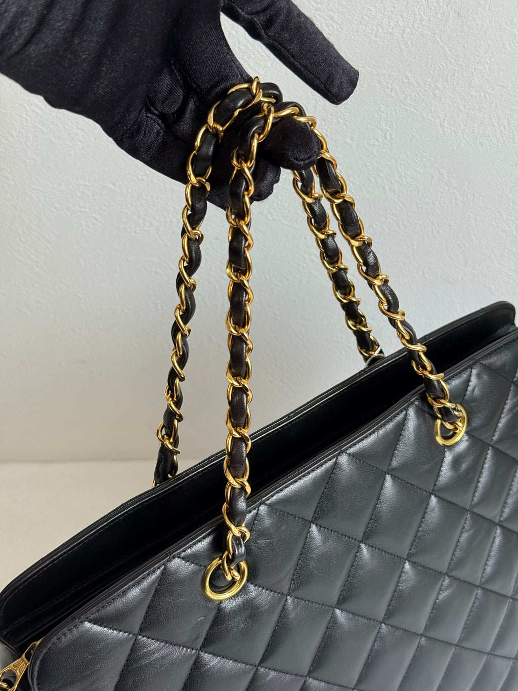 CHANEL Lambskin Quilted Chain Bag