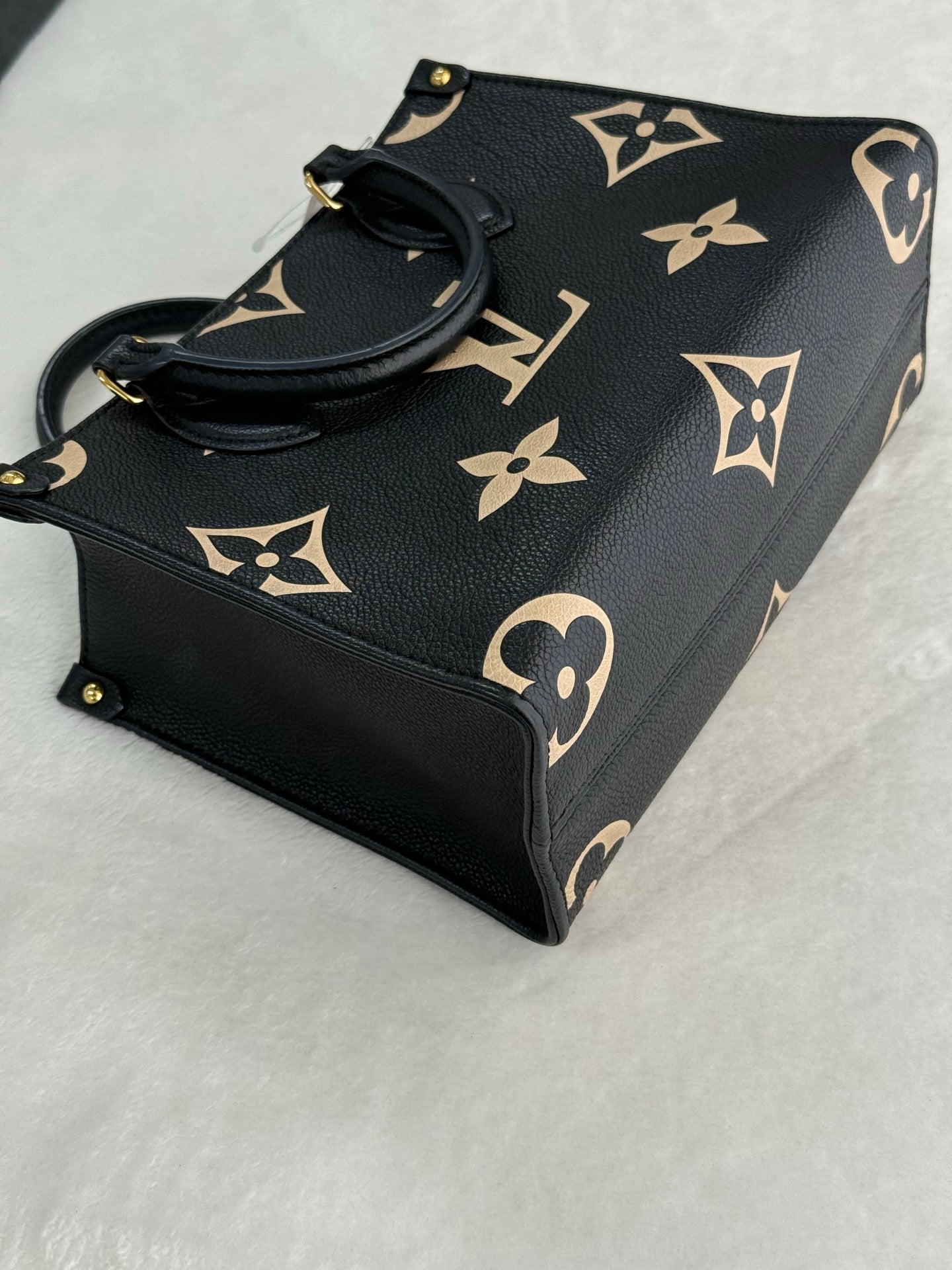 LOUIS VUITTON Onthego 2Ways Shoulder Bag