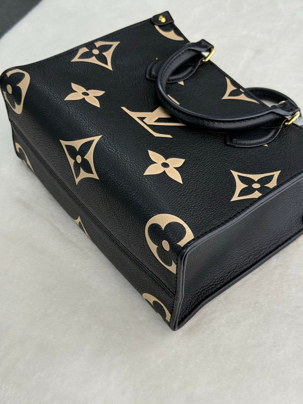 LOUIS VUITTON Onthego 2Ways Shoulder Bag