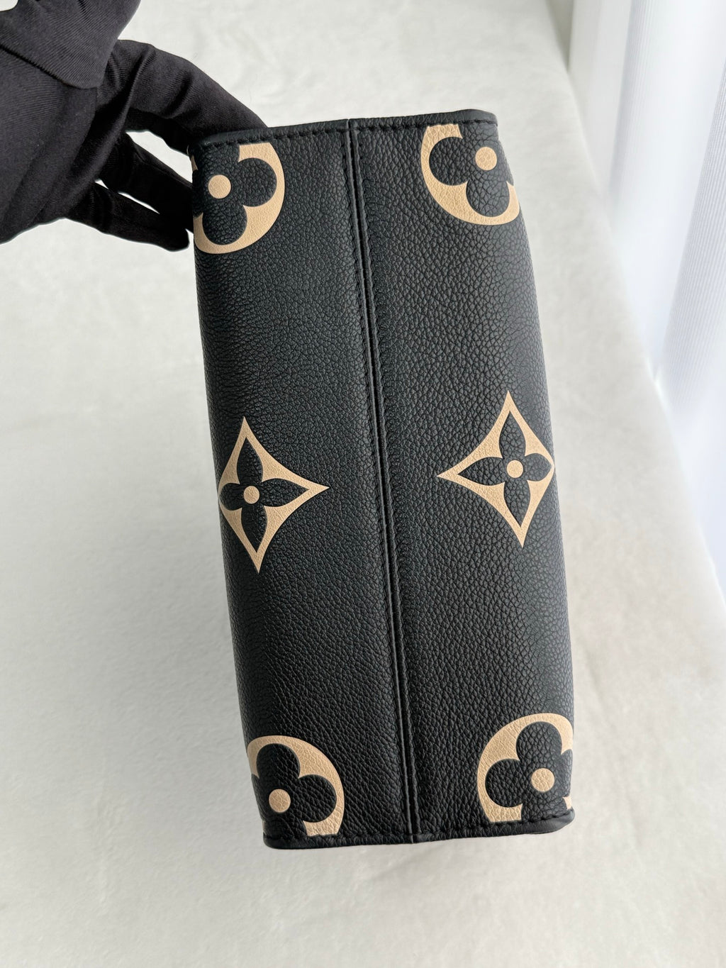LOUIS VUITTON Onthego 2Ways Shoulder Bag