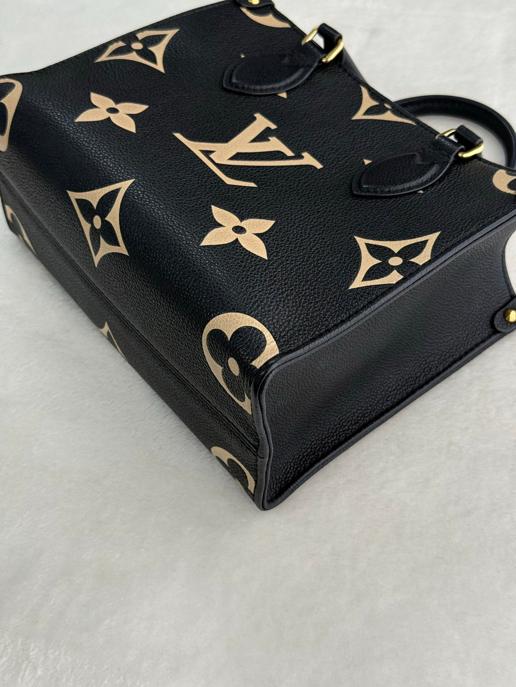 LOUIS VUITTON Onthego 2Ways Shoulder Bag
