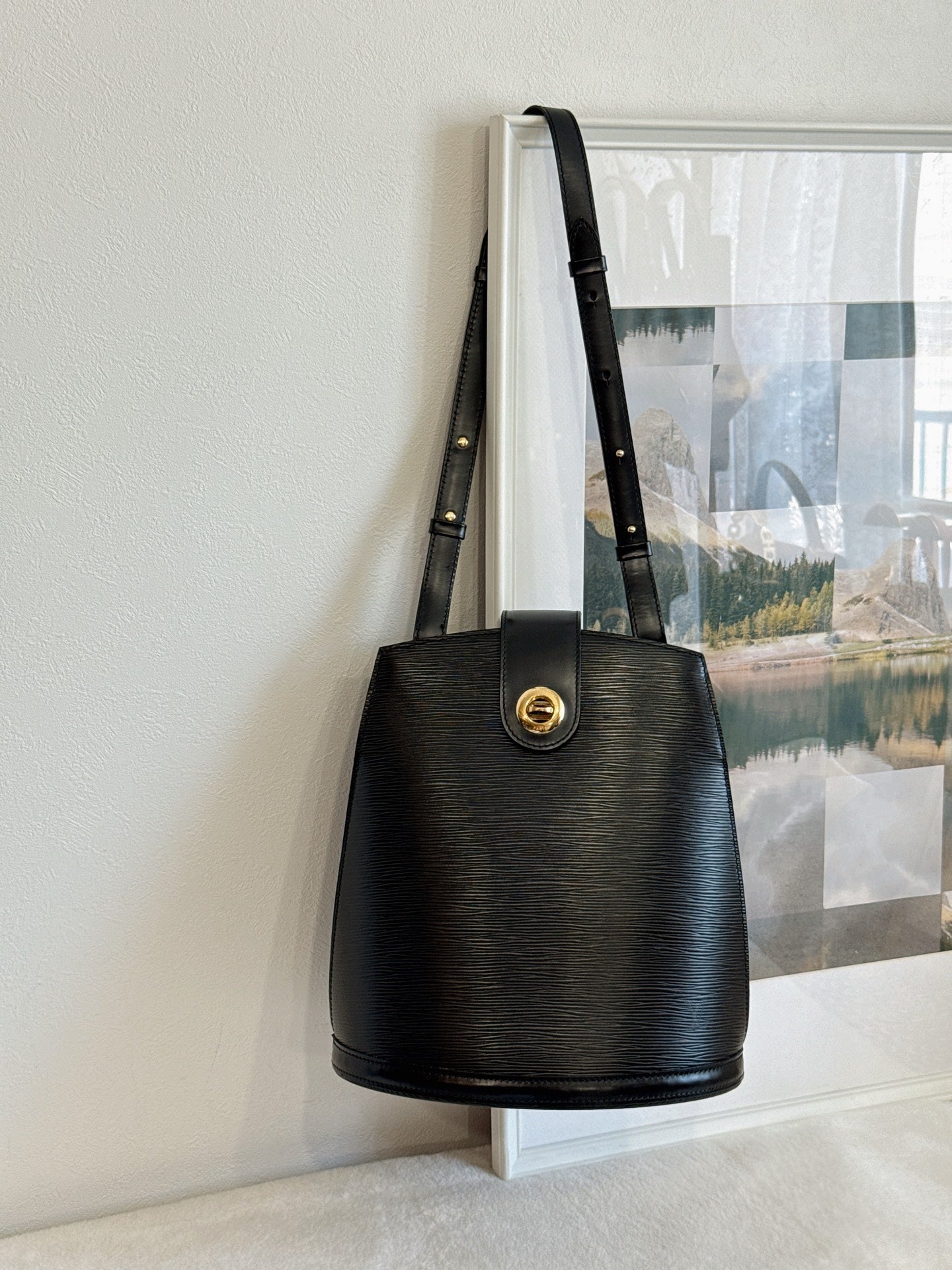 LOUIS VUITTON EPI Bucket Shoulder Bag