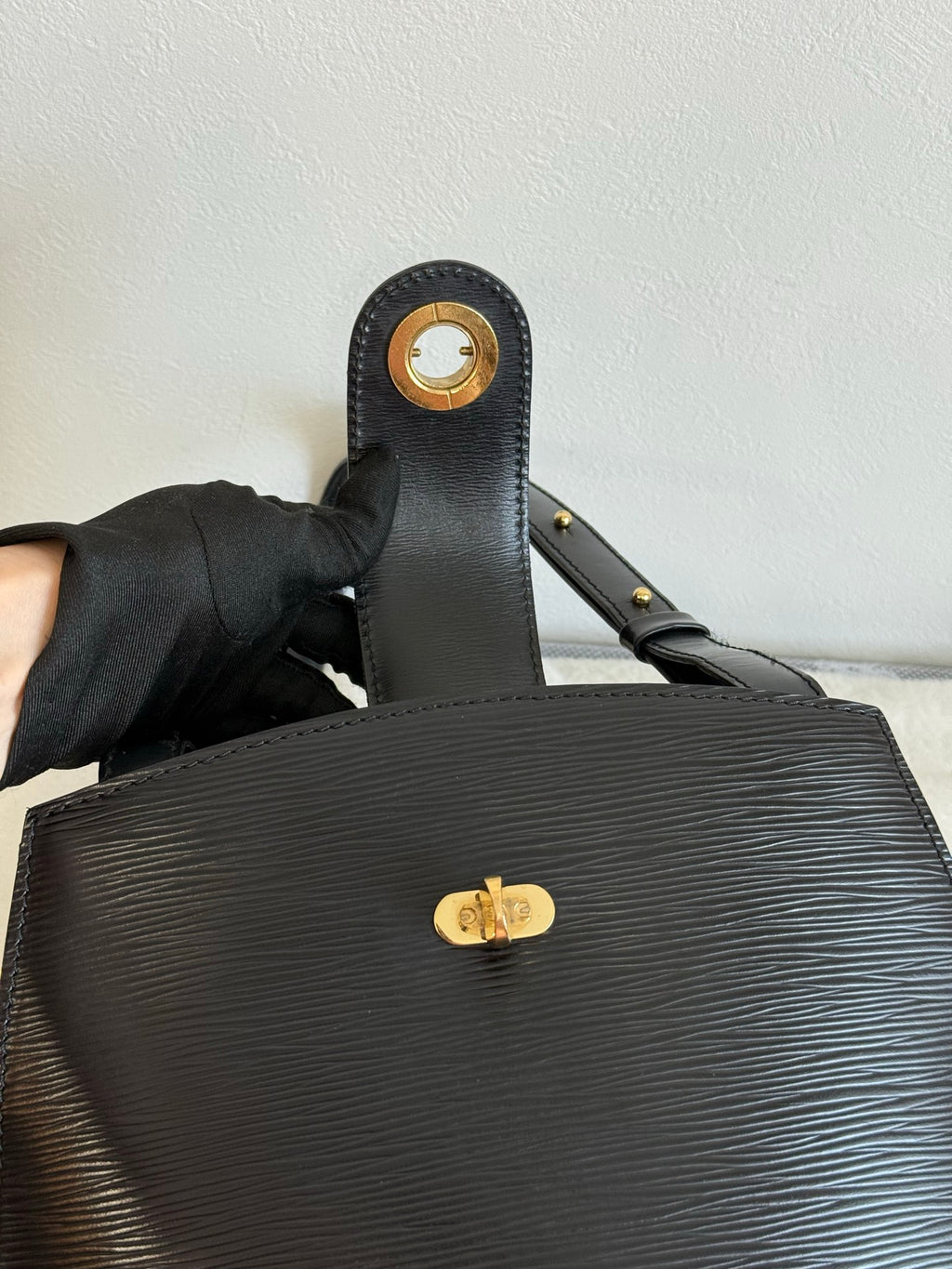 LOUIS VUITTON EPI Bucket Shoulder Bag