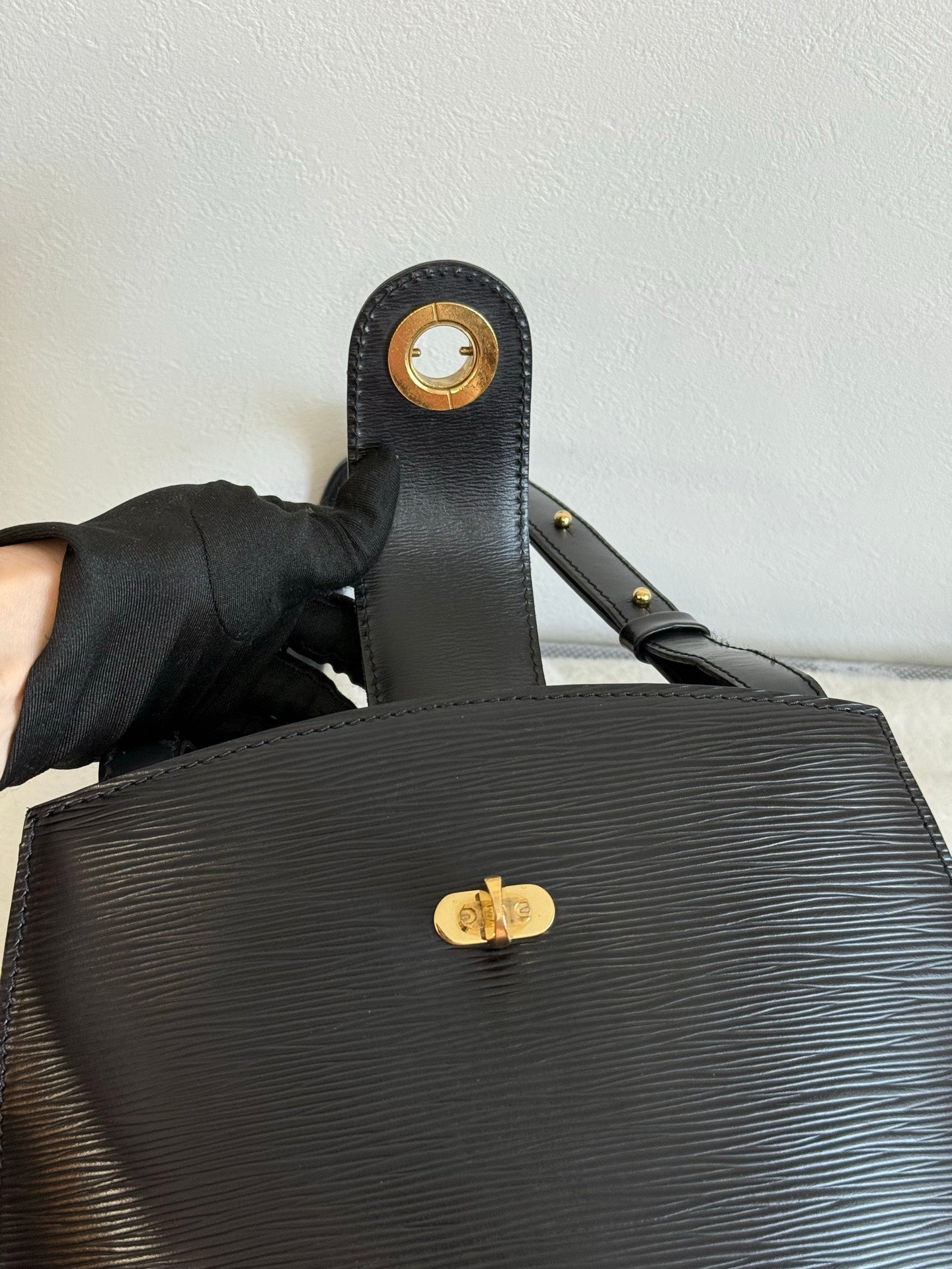 LOUIS VUITTON EPI Bucket Shoulder Bag
