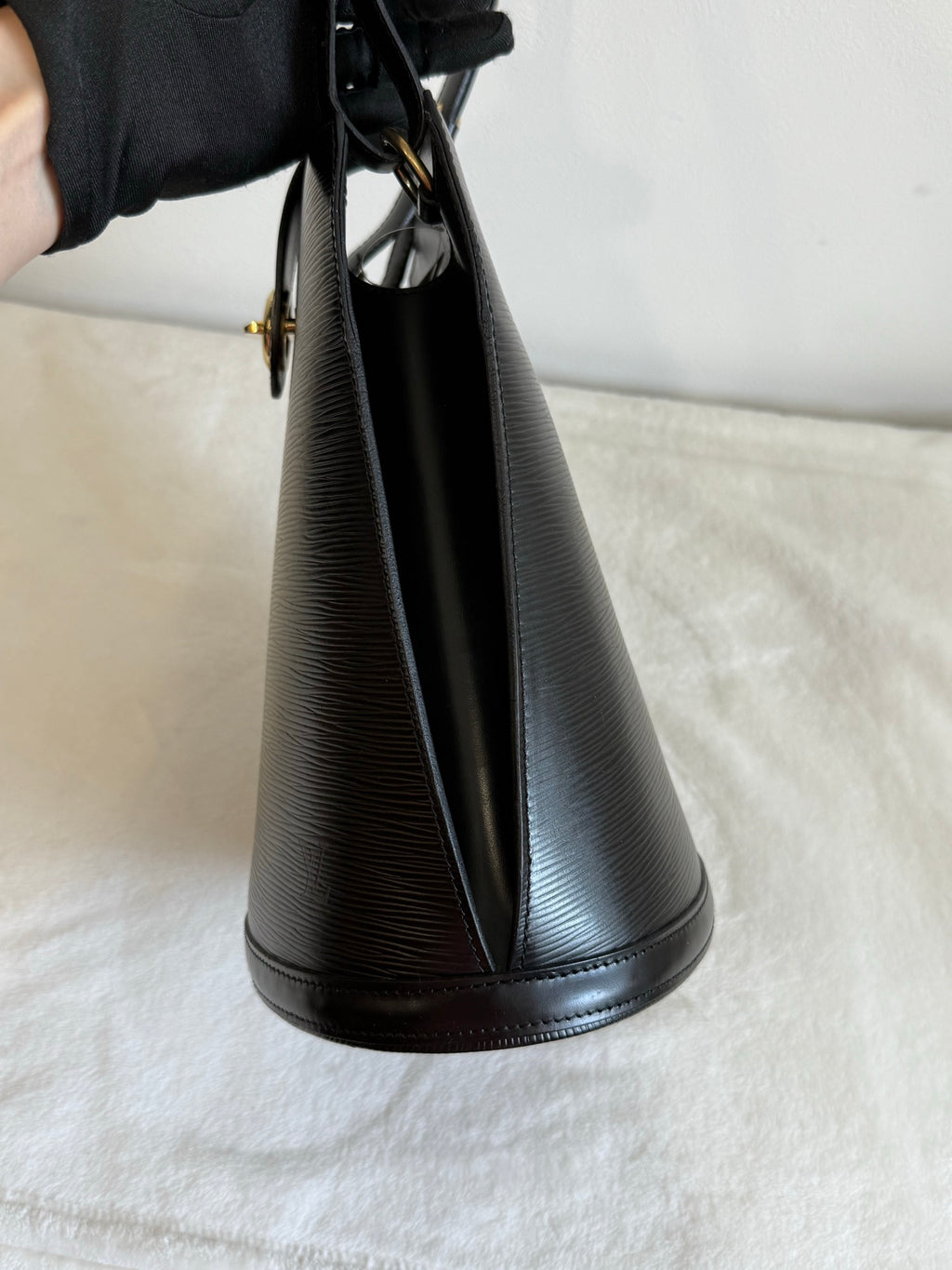 LOUIS VUITTON EPI Bucket Shoulder Bag