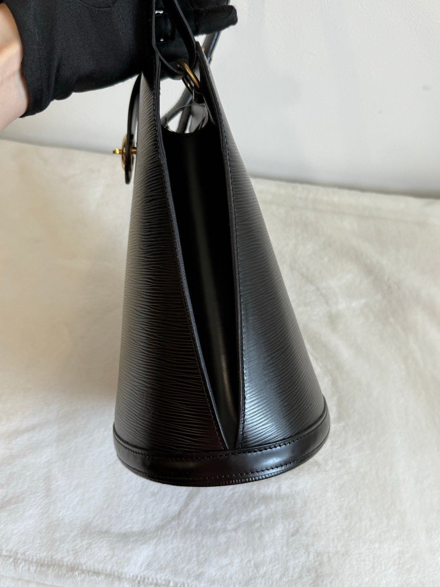LOUIS VUITTON EPI Bucket Shoulder Bag