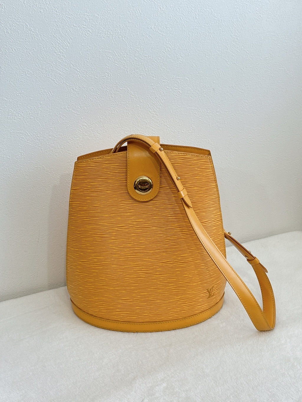LOUIS VUITTON EPI Bucket Shoulder bag