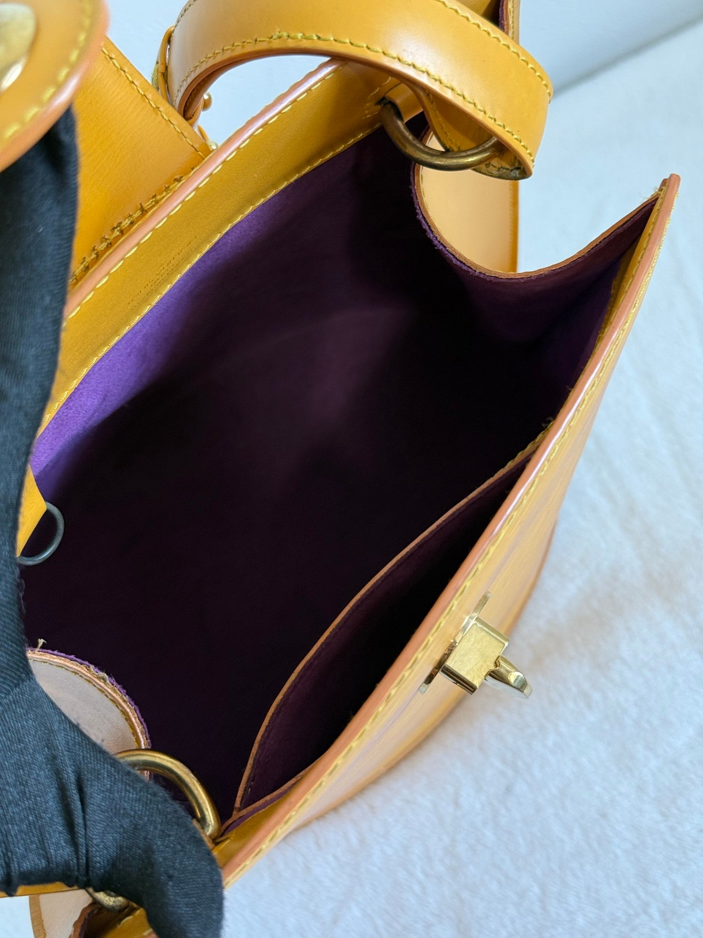 LOUIS VUITTON EPI Bucket Shoulder bag
