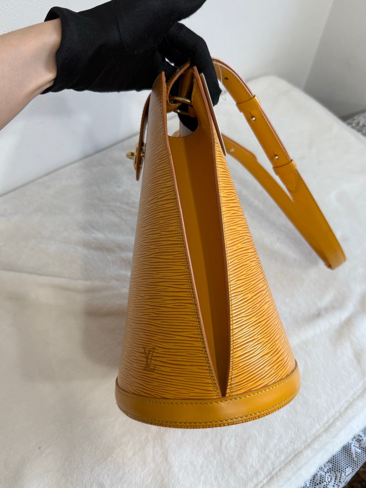 LOUIS VUITTON EPI Bucket Shoulder bag