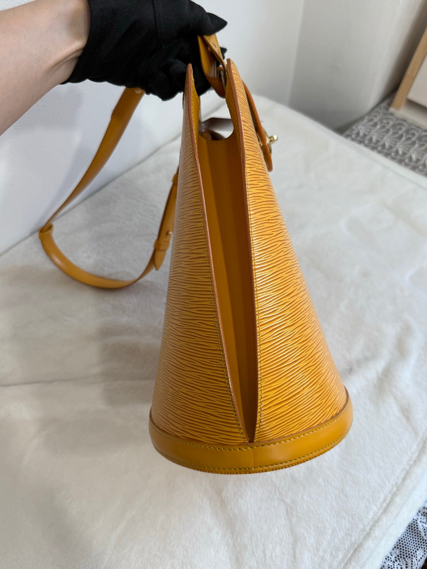 LOUIS VUITTON EPI Bucket Shoulder bag