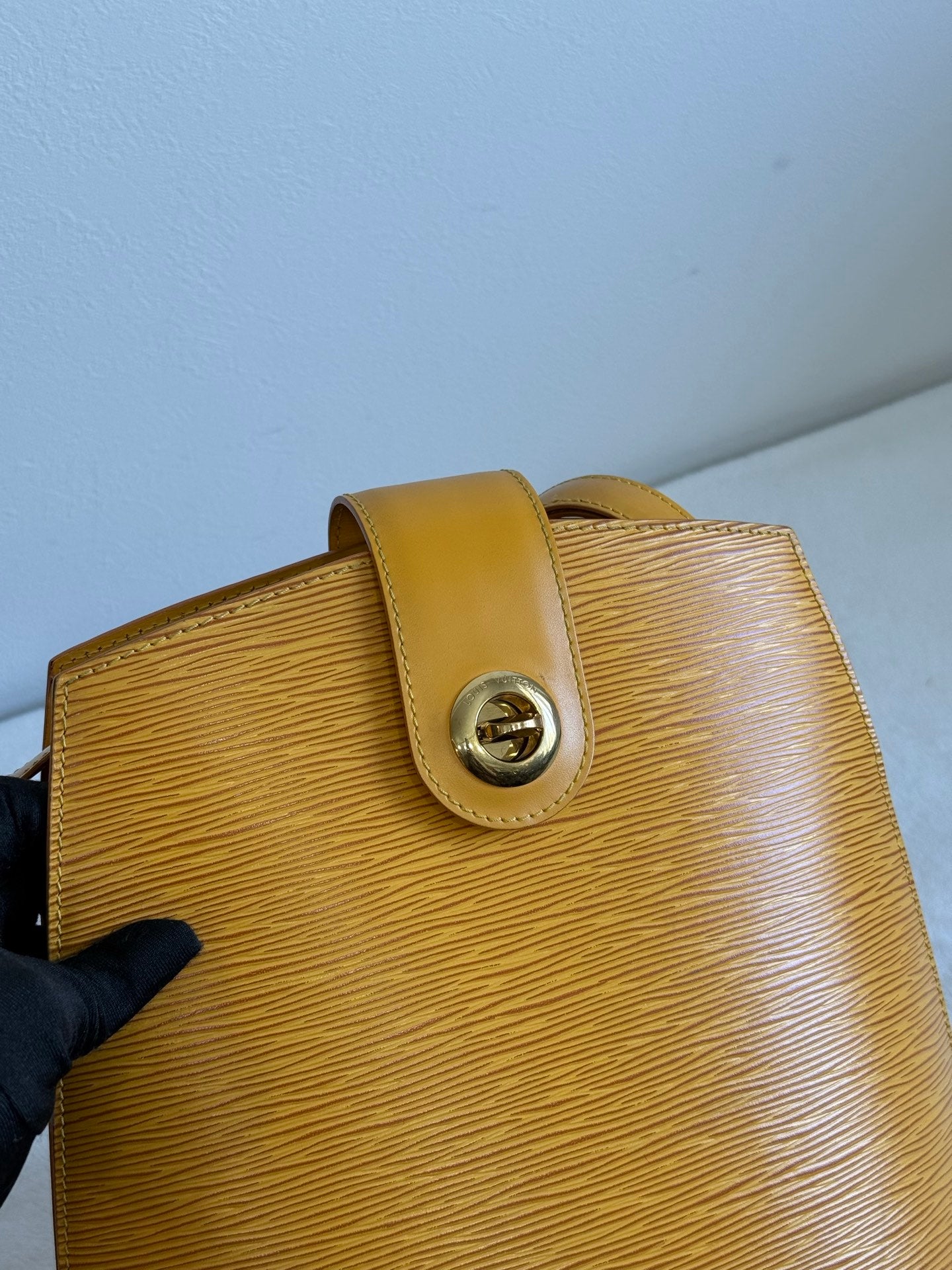 LOUIS VUITTON EPI Bucket Shoulder bag