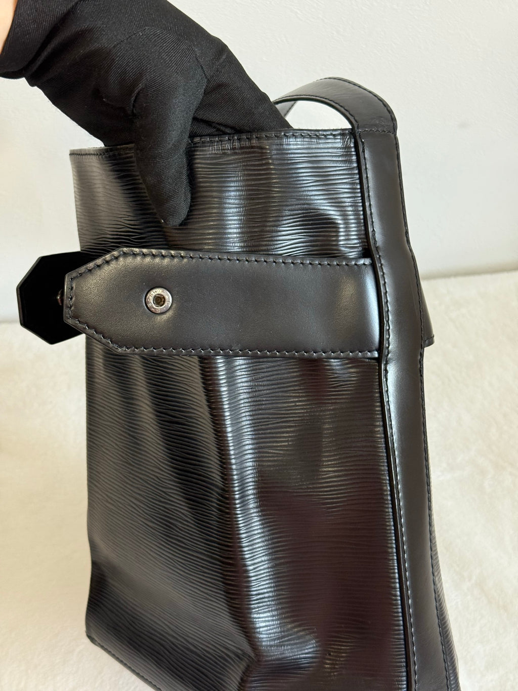 LOUIS VUITTON EPI bucket Bag