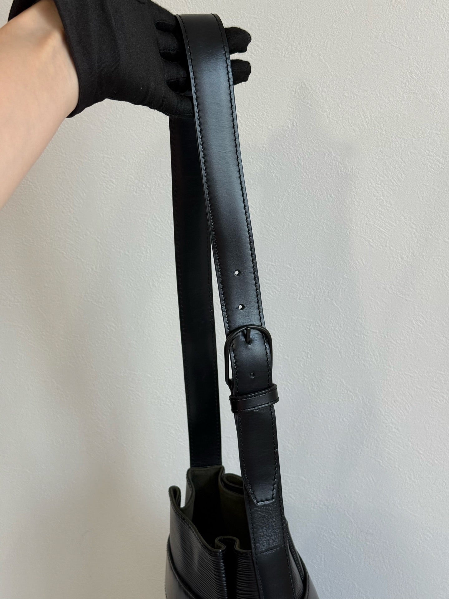 LOUIS VUITTON EPI bucket Bag