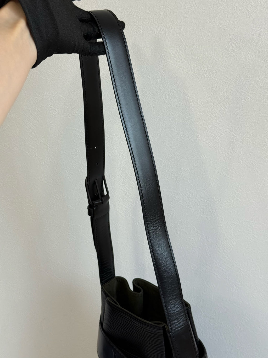 LOUIS VUITTON EPI bucket Bag