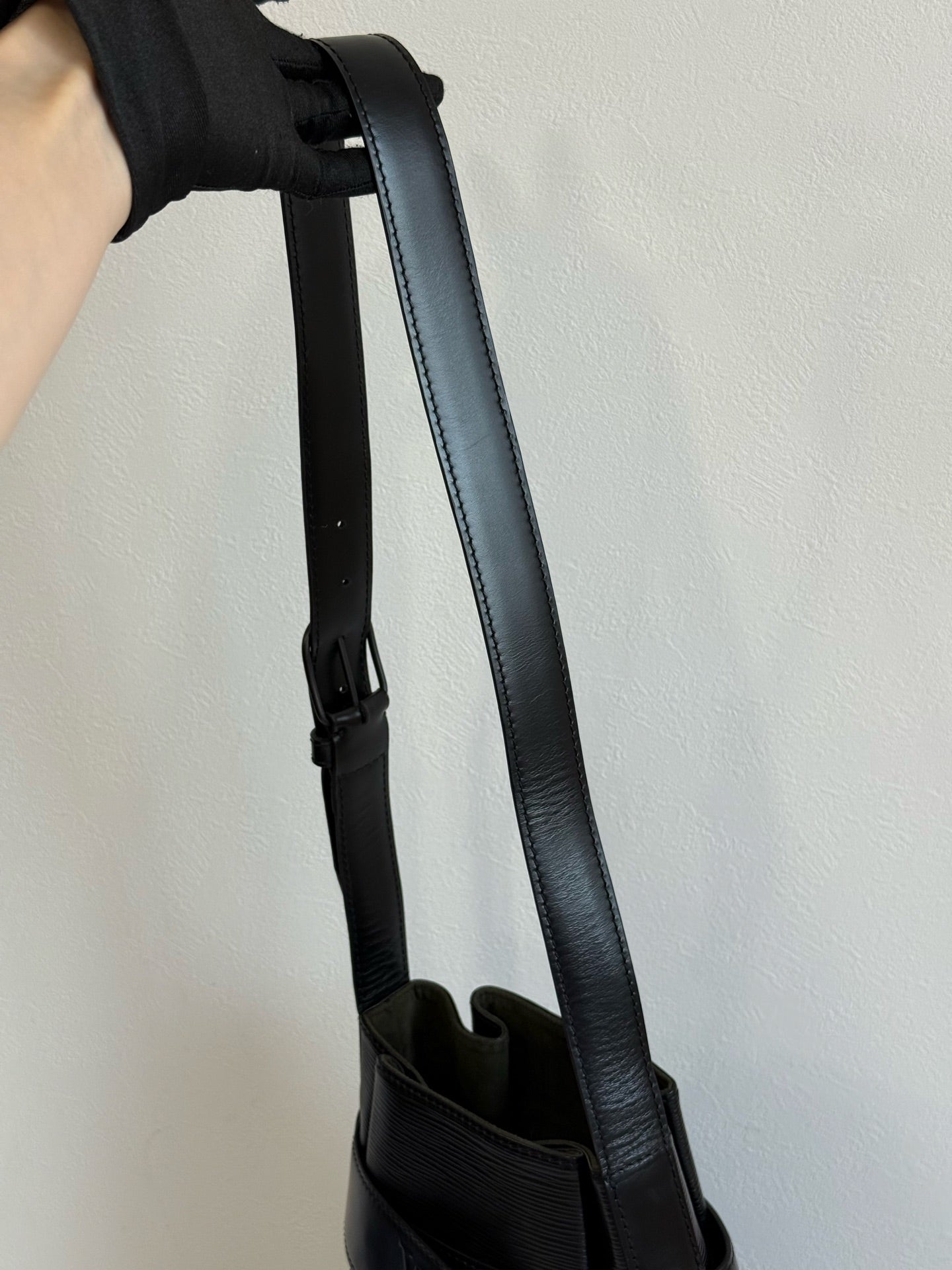 LOUIS VUITTON EPI bucket Bag