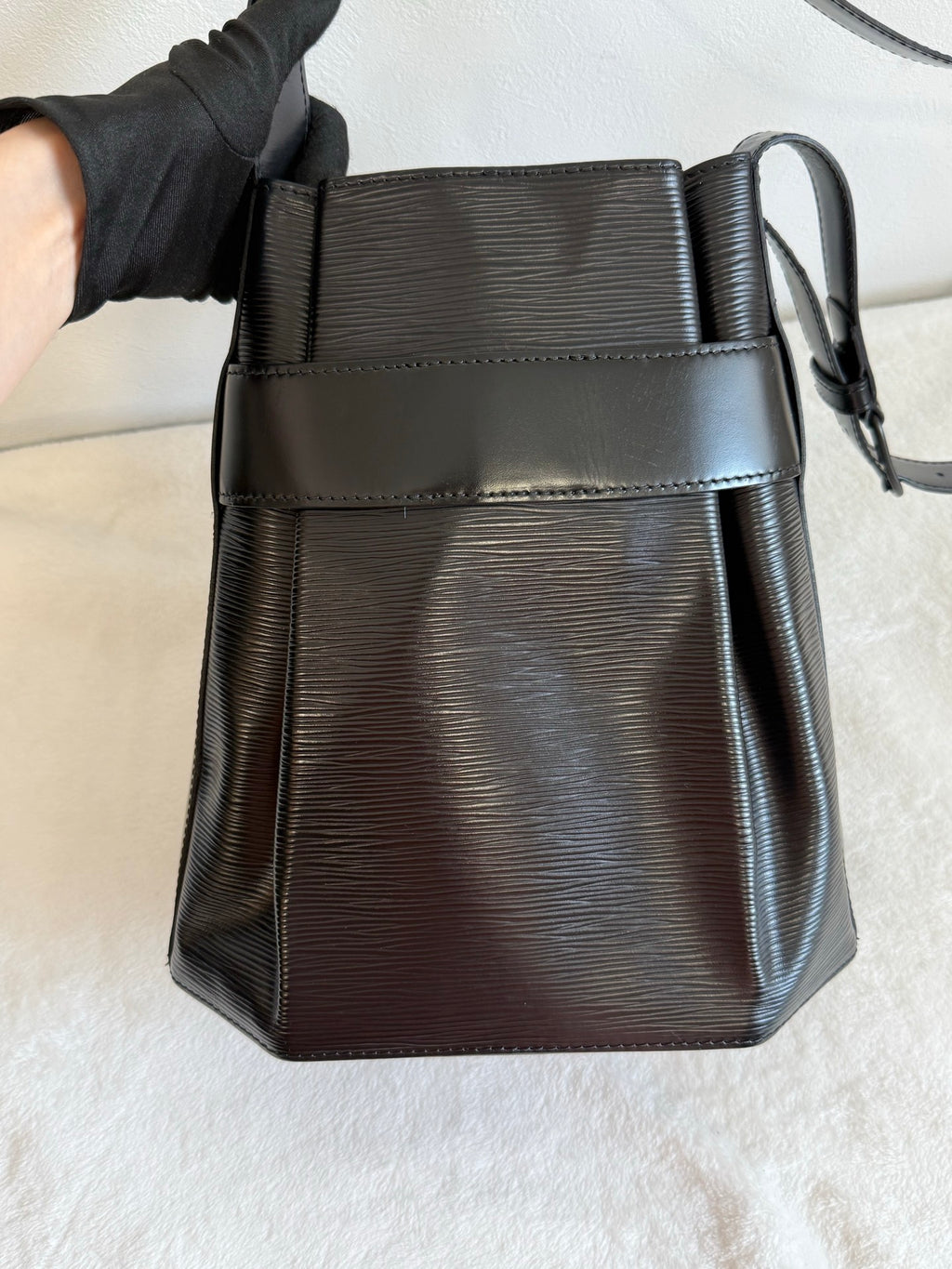 LOUIS VUITTON EPI bucket Bag