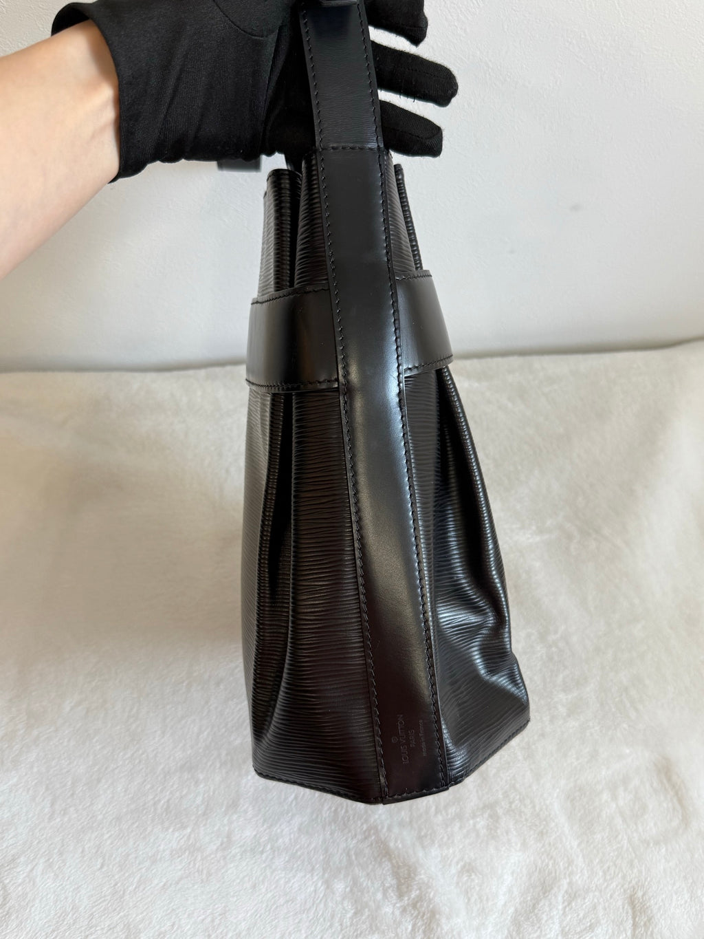 LOUIS VUITTON EPI bucket Bag