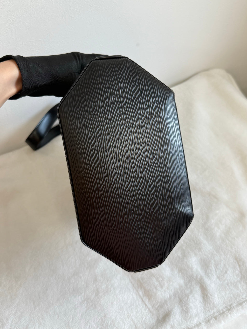 LOUIS VUITTON EPI bucket Bag
