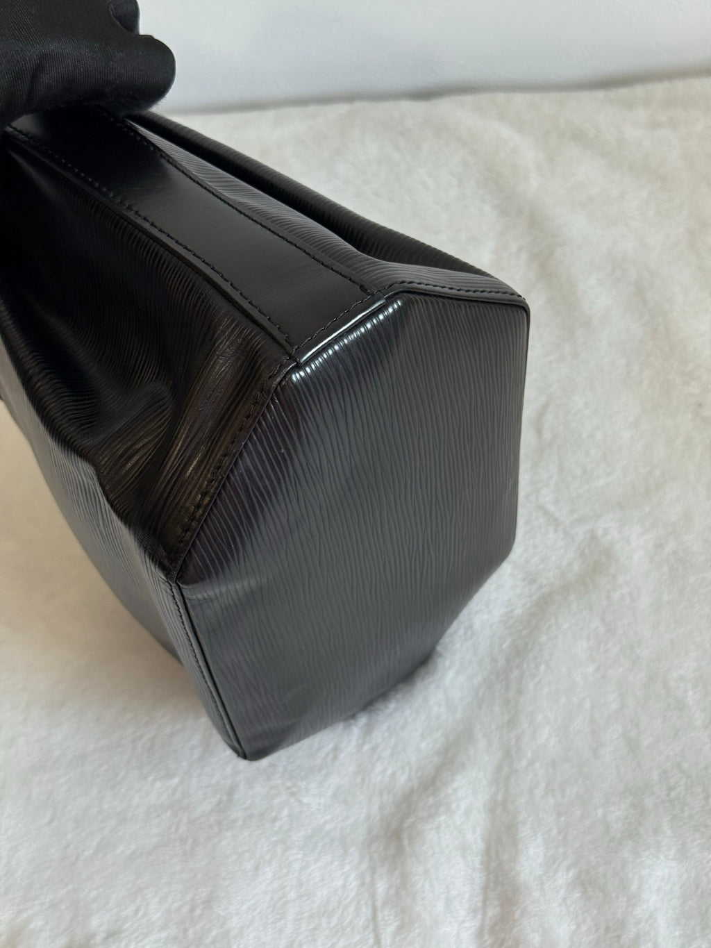 LOUIS VUITTON EPI bucket Bag