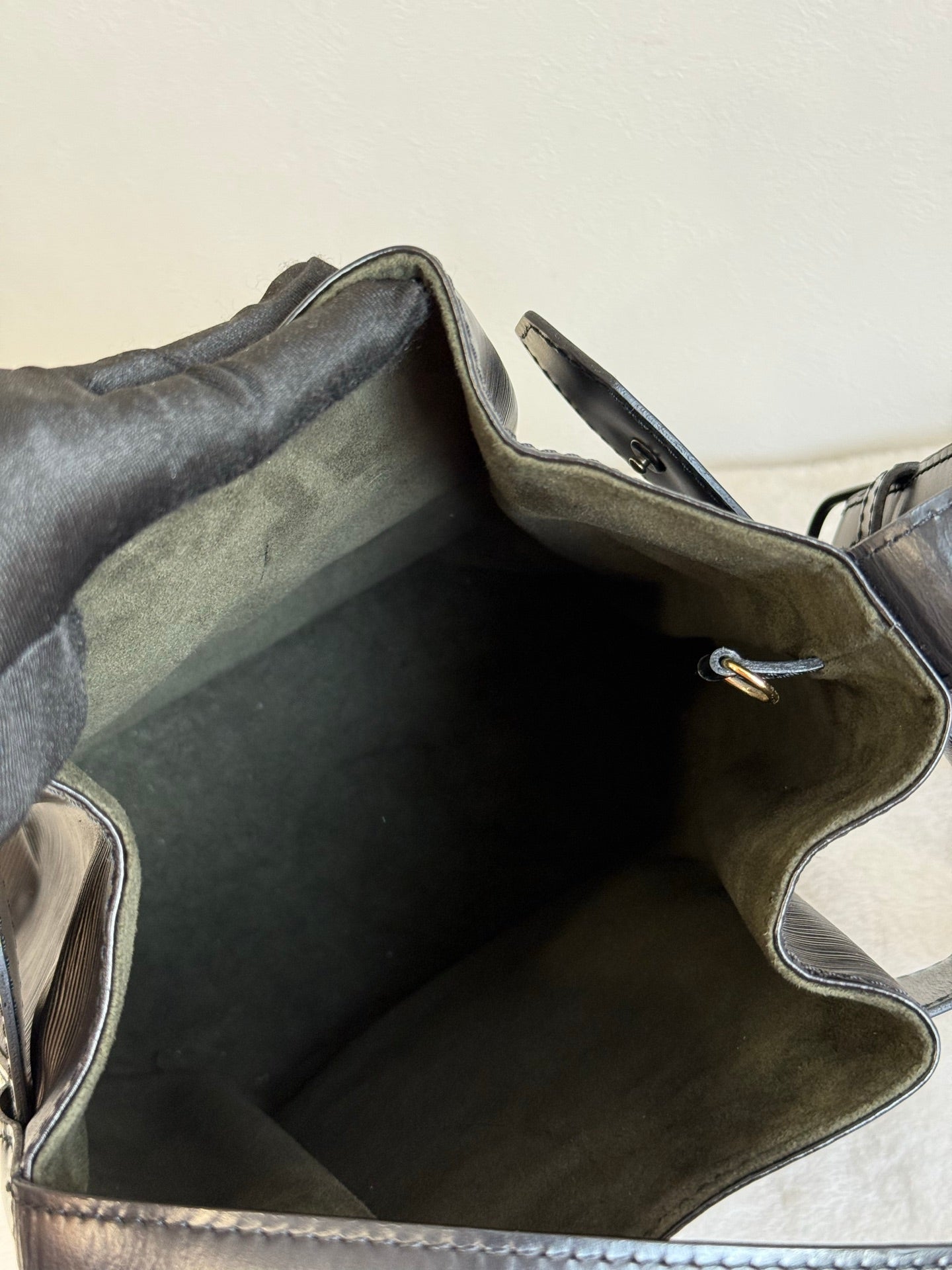LOUIS VUITTON EPI bucket Bag