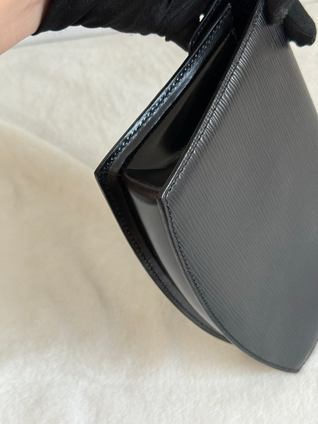 LOUIS VUITTON Shoulder Bag