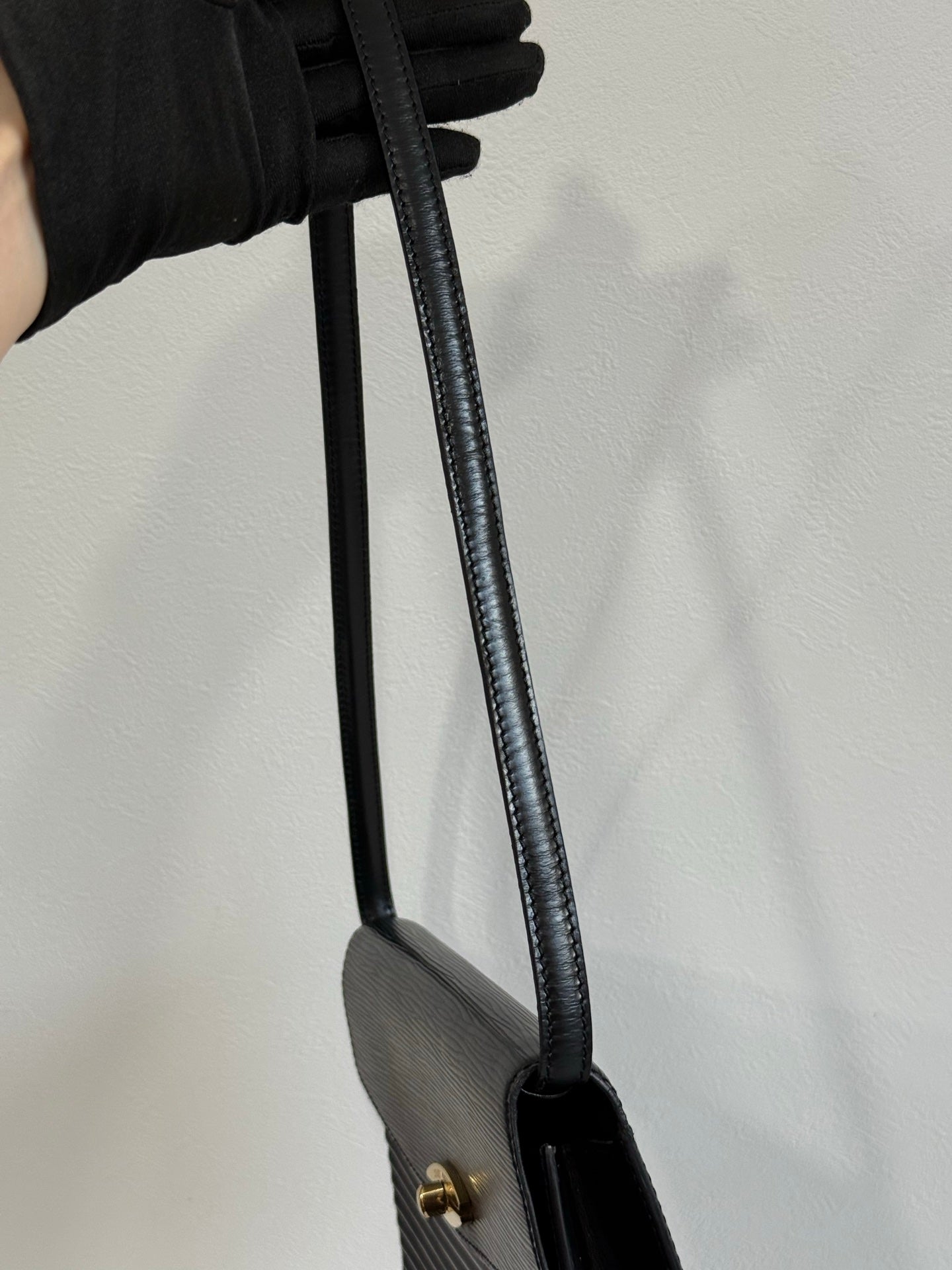 LOUIS VUITTON Shoulder Bag