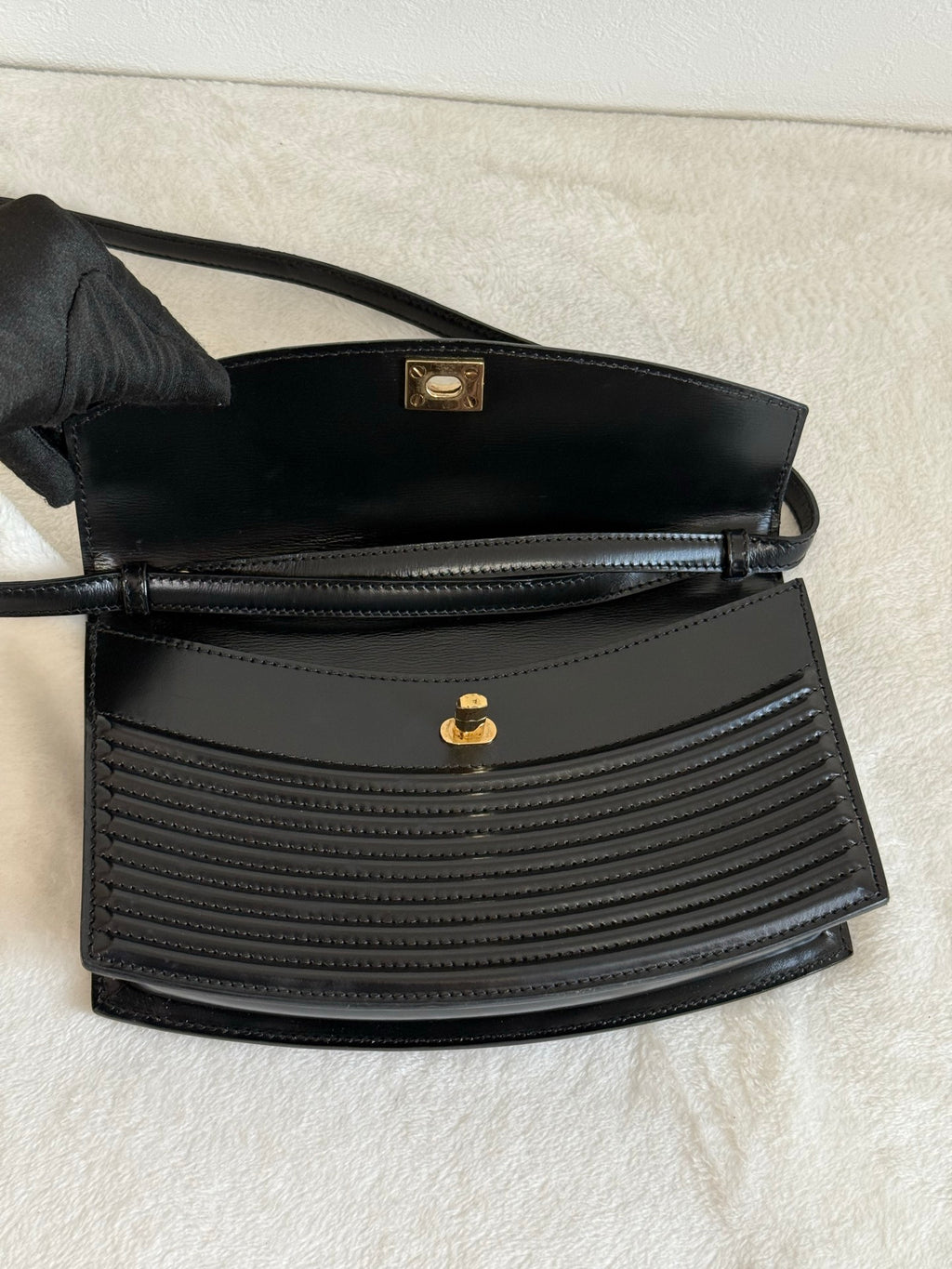LOUIS VUITTON Shoulder Bag