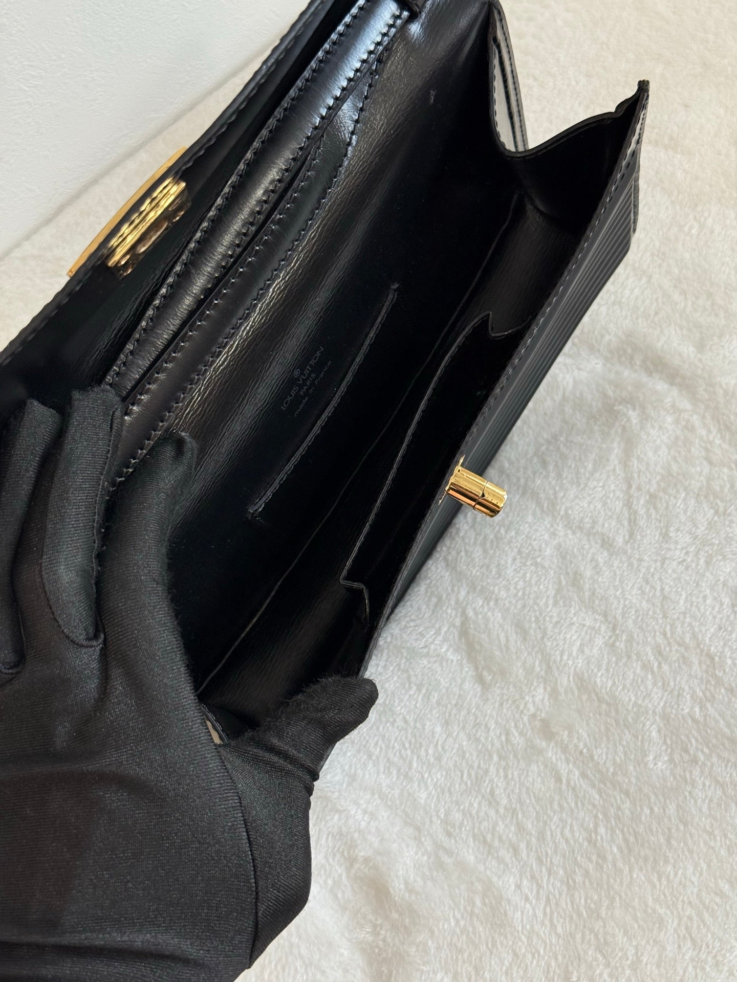 LOUIS VUITTON Shoulder Bag
