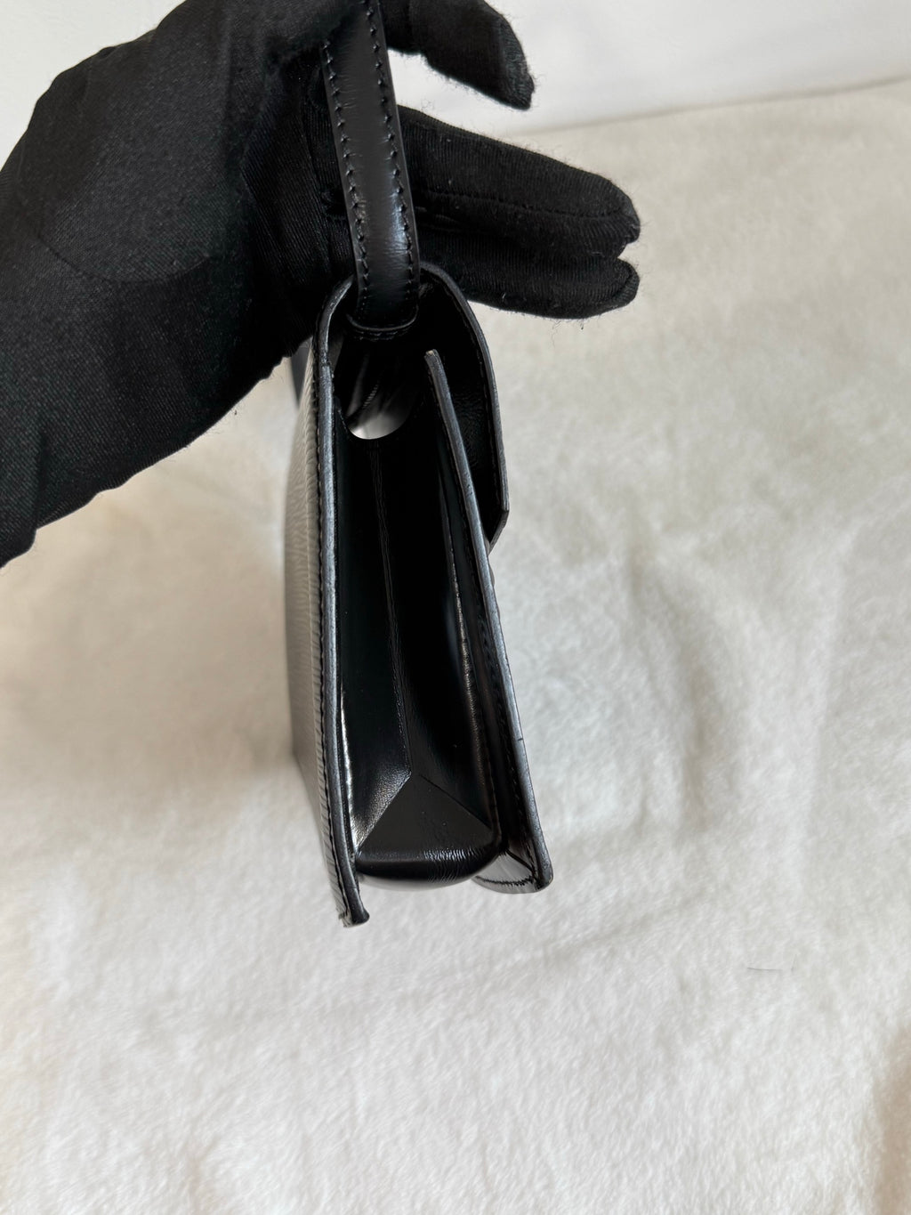 LOUIS VUITTON Shoulder Bag