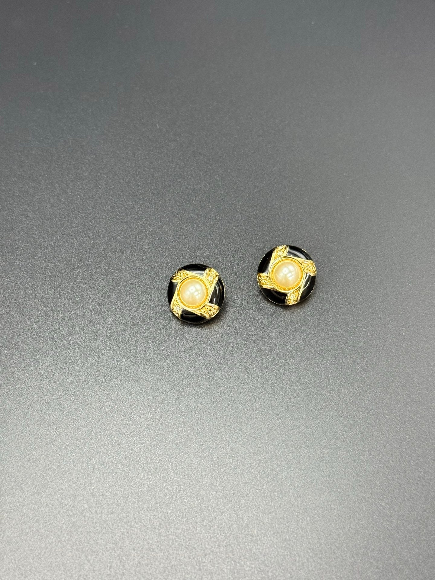 Dior Enamel Pearl Clip On Earring