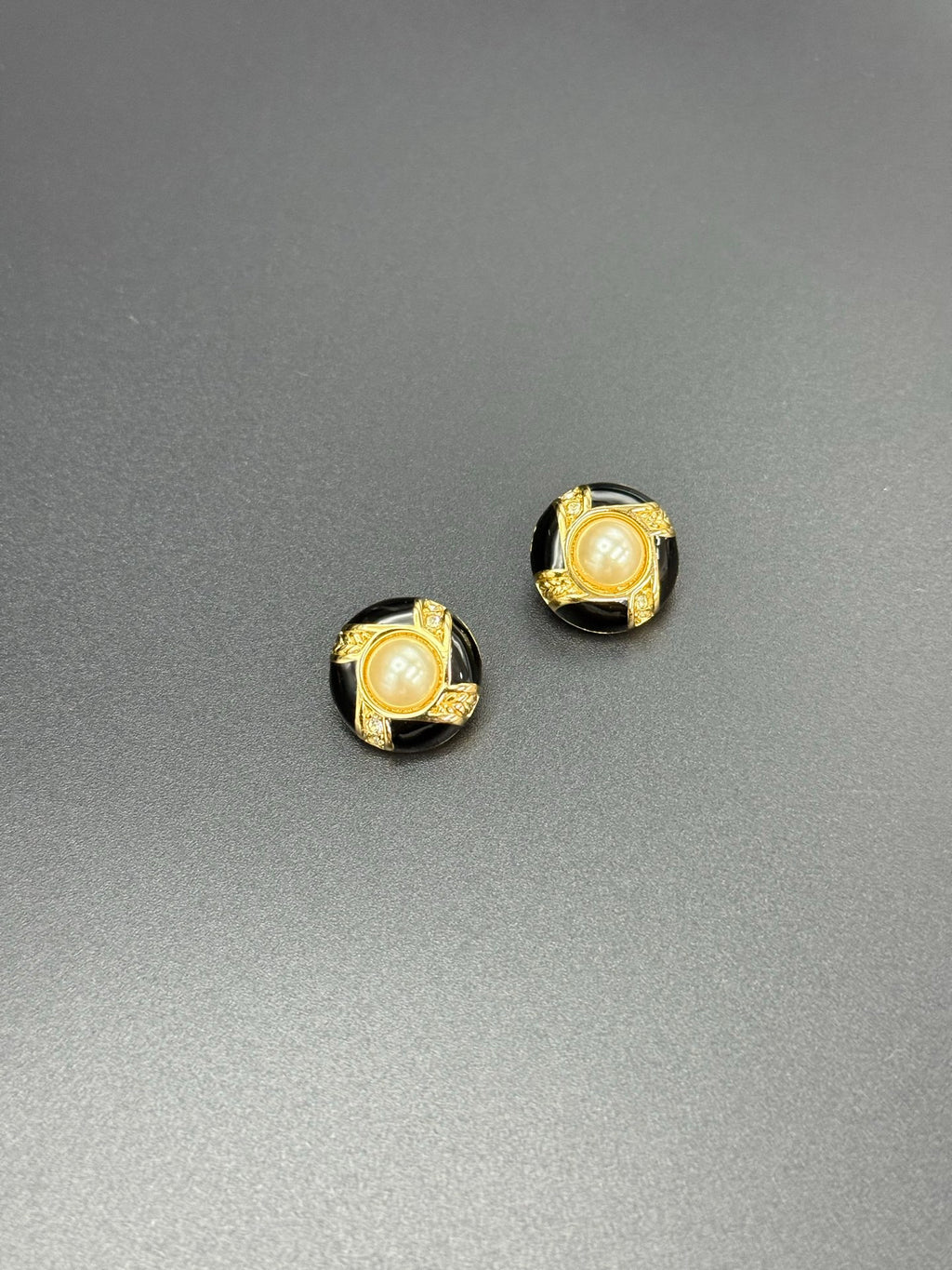 Dior Enamel Pearl Clip On Earring